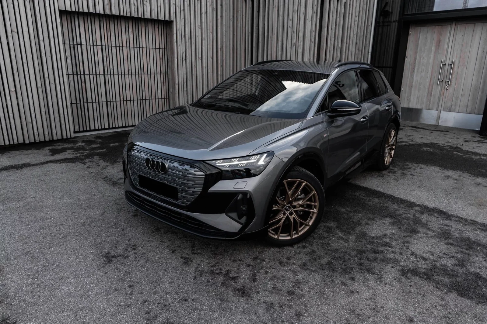 Loyer Audi Q4 e-tron  Gris 2022 en Dubai