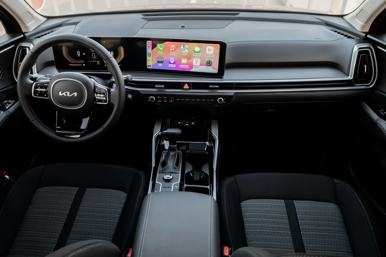 Huren Kia Sorento  Blauw 2024 in Dubai - 4 