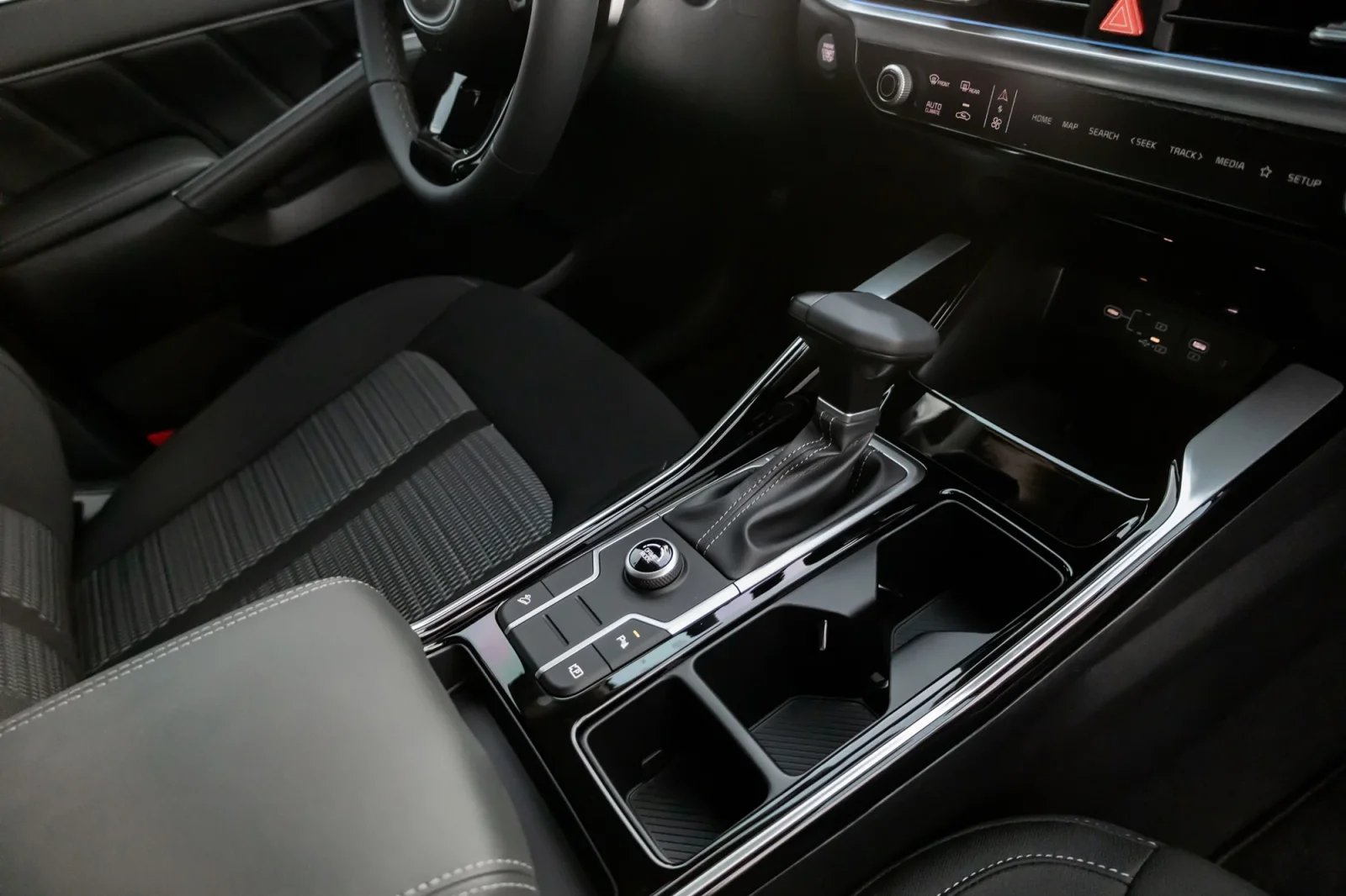 Huren Kia Sorento  Blauw 2024 in Dubai - 6 