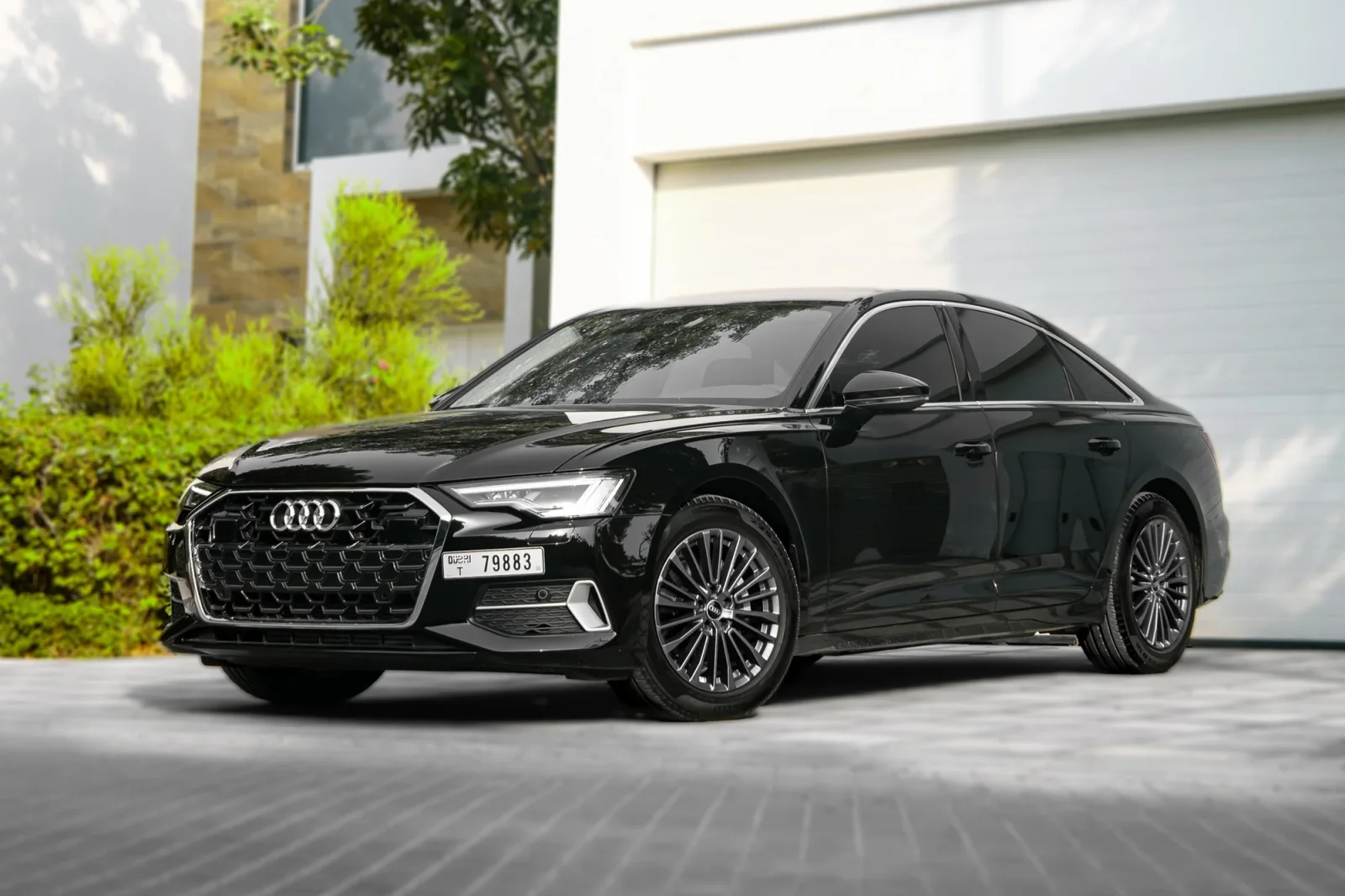 Loyer Audi A6  Noir 2024 en Dubai