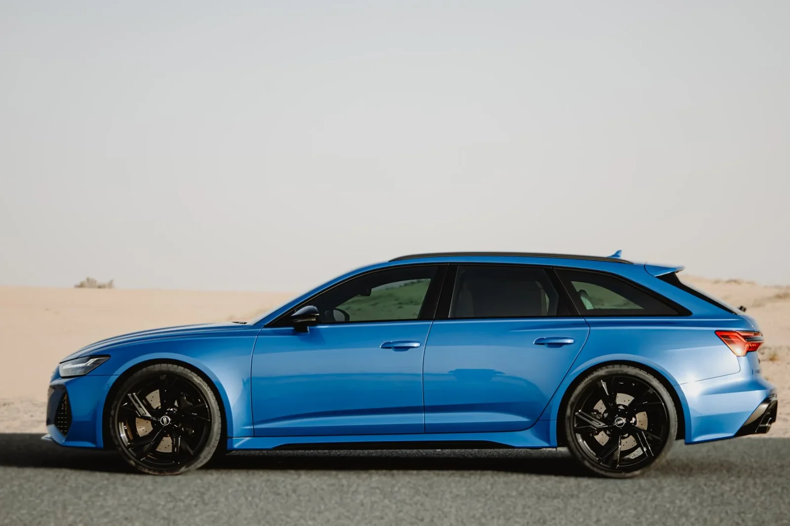 Huren Audi RS6  Blauw 2023 in Dubai - 8 