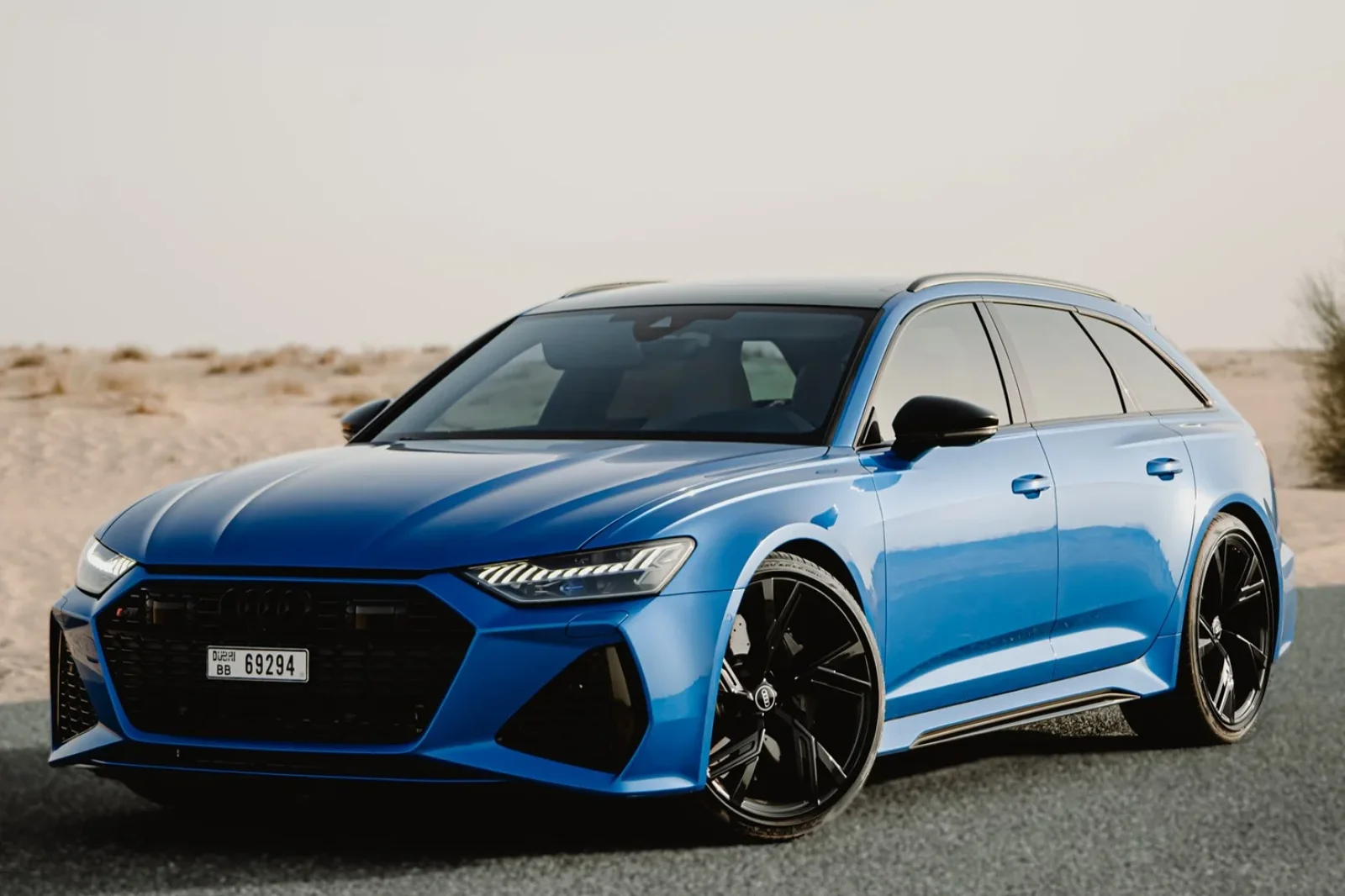 Huren Audi RS6  Blauw 2023 in Dubai - 9 