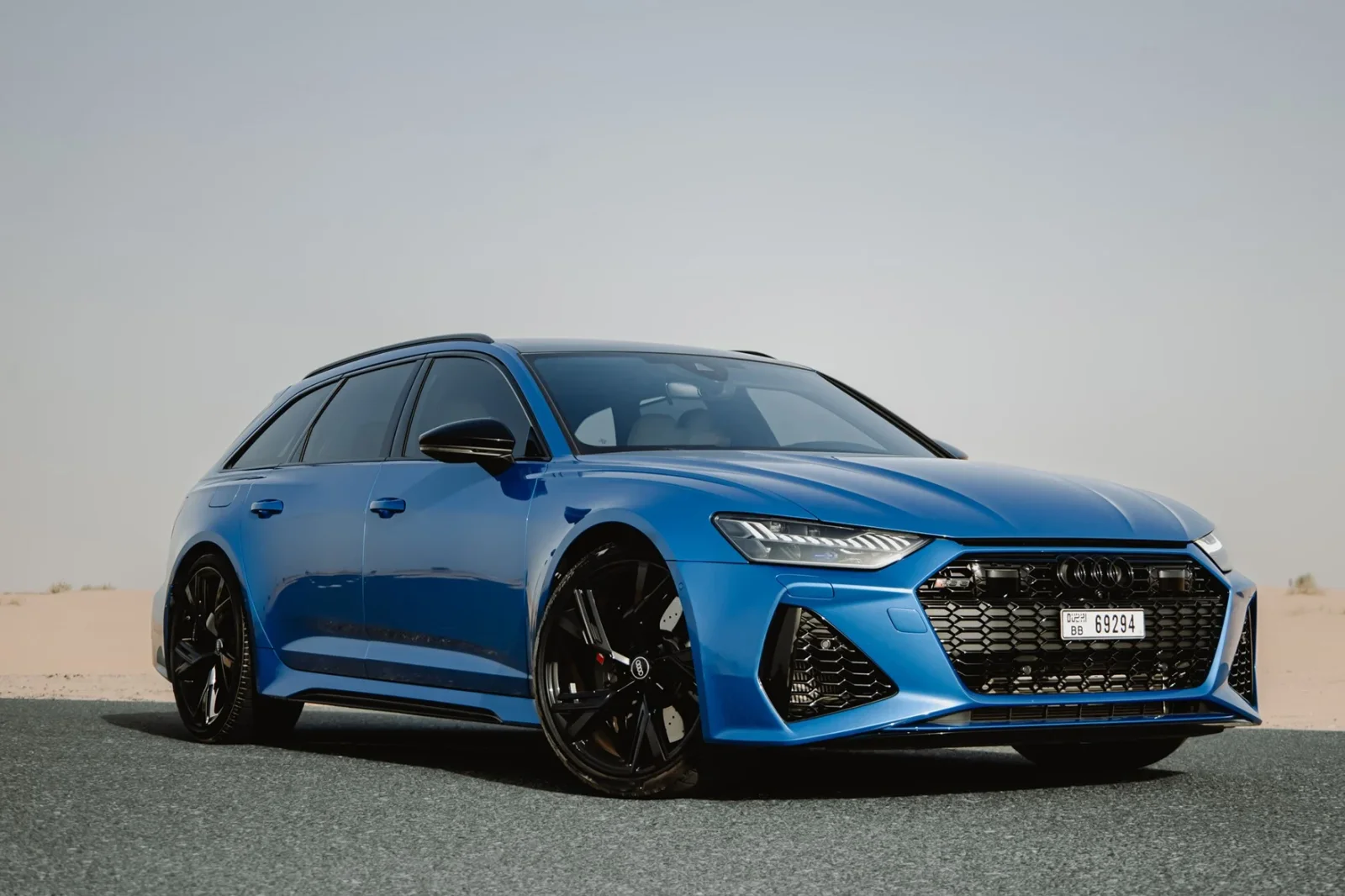 Miete Audi RS6  Blau 2023 in der Dubai