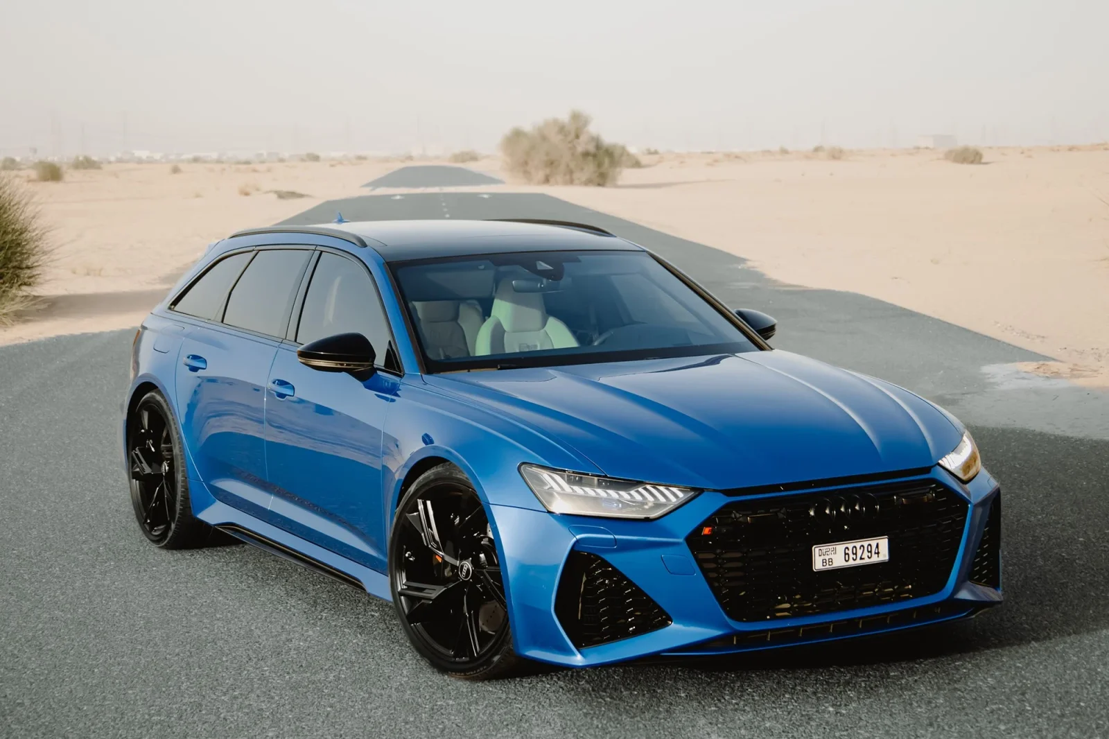 Huren Audi RS6  Blauw 2023 in Dubai - 2 