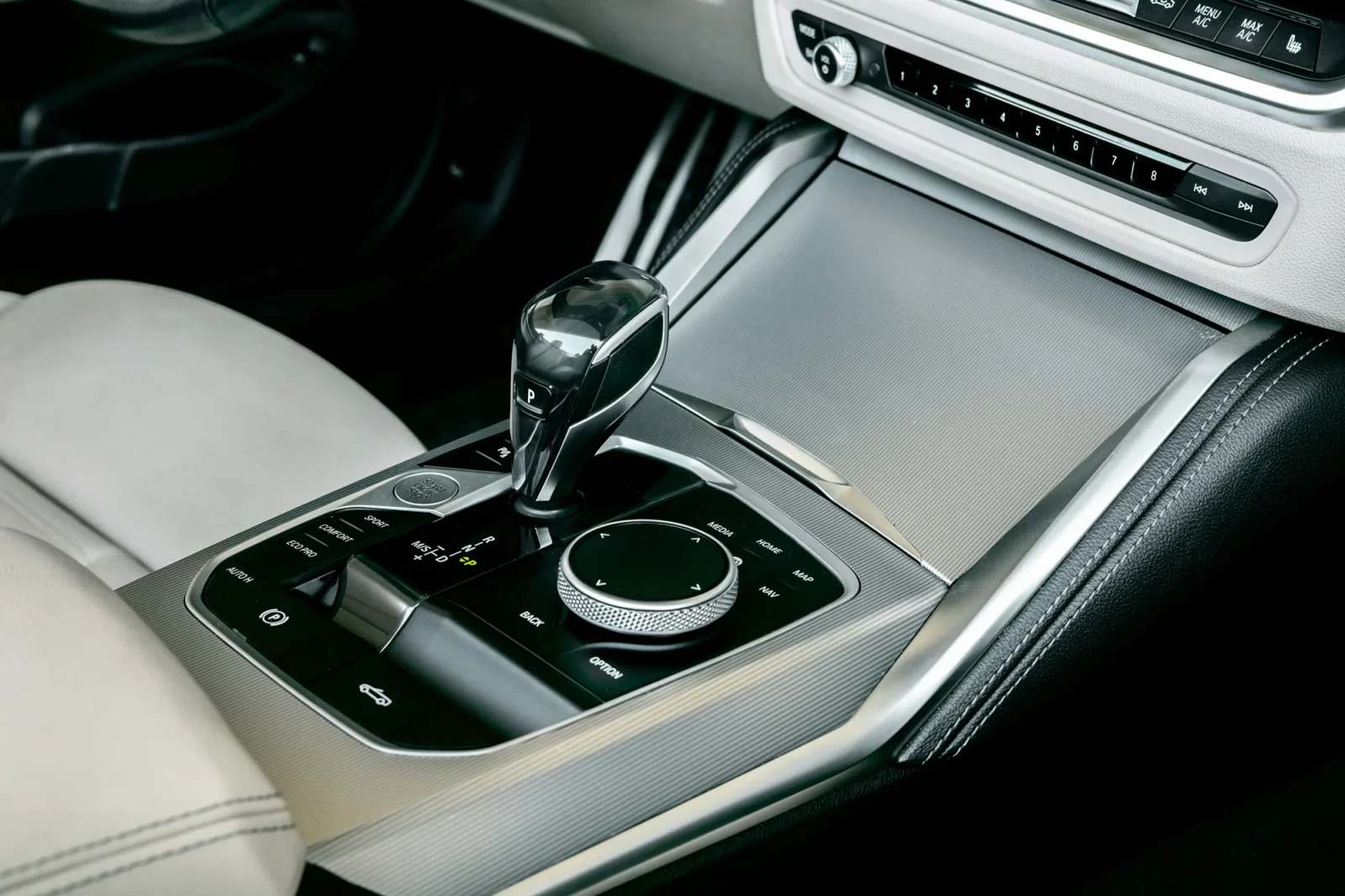 Huren BMW 4-Series M440 Blauw 2021 in Dubai - 4 