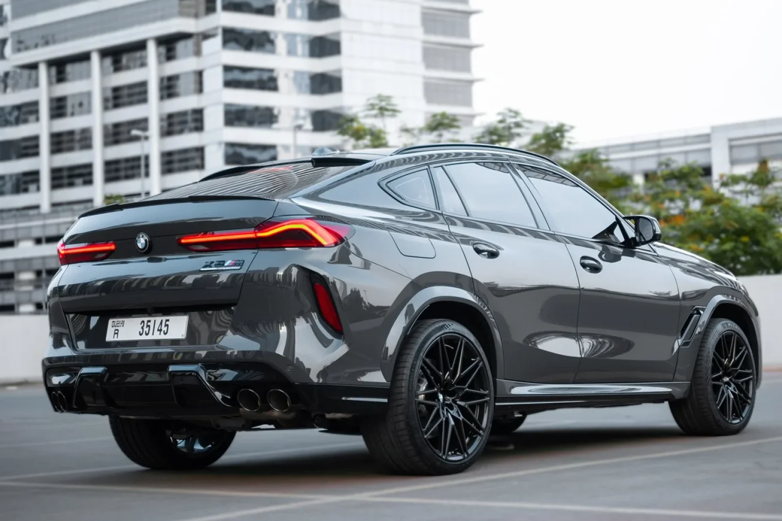 Miete BMW X6M Competition Grau 2024 in der Dubai - 8 