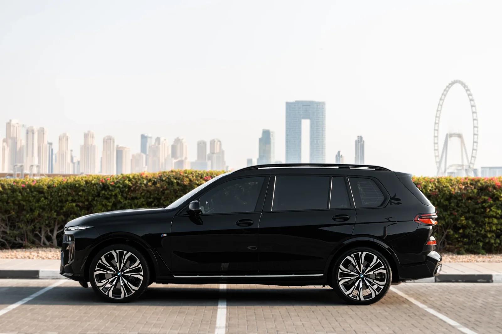 Miete BMW X7  Schwarz 2024 in der Dubai - 7 