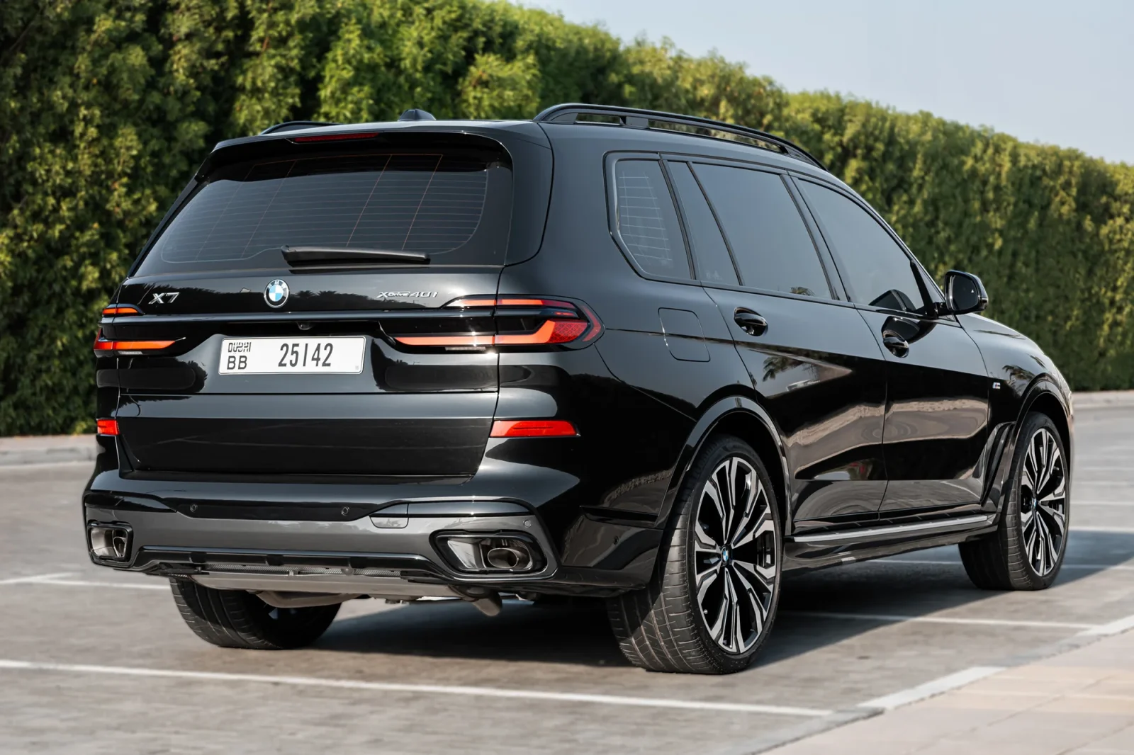 Miete BMW X7  Schwarz 2024 in der Dubai - 8 
