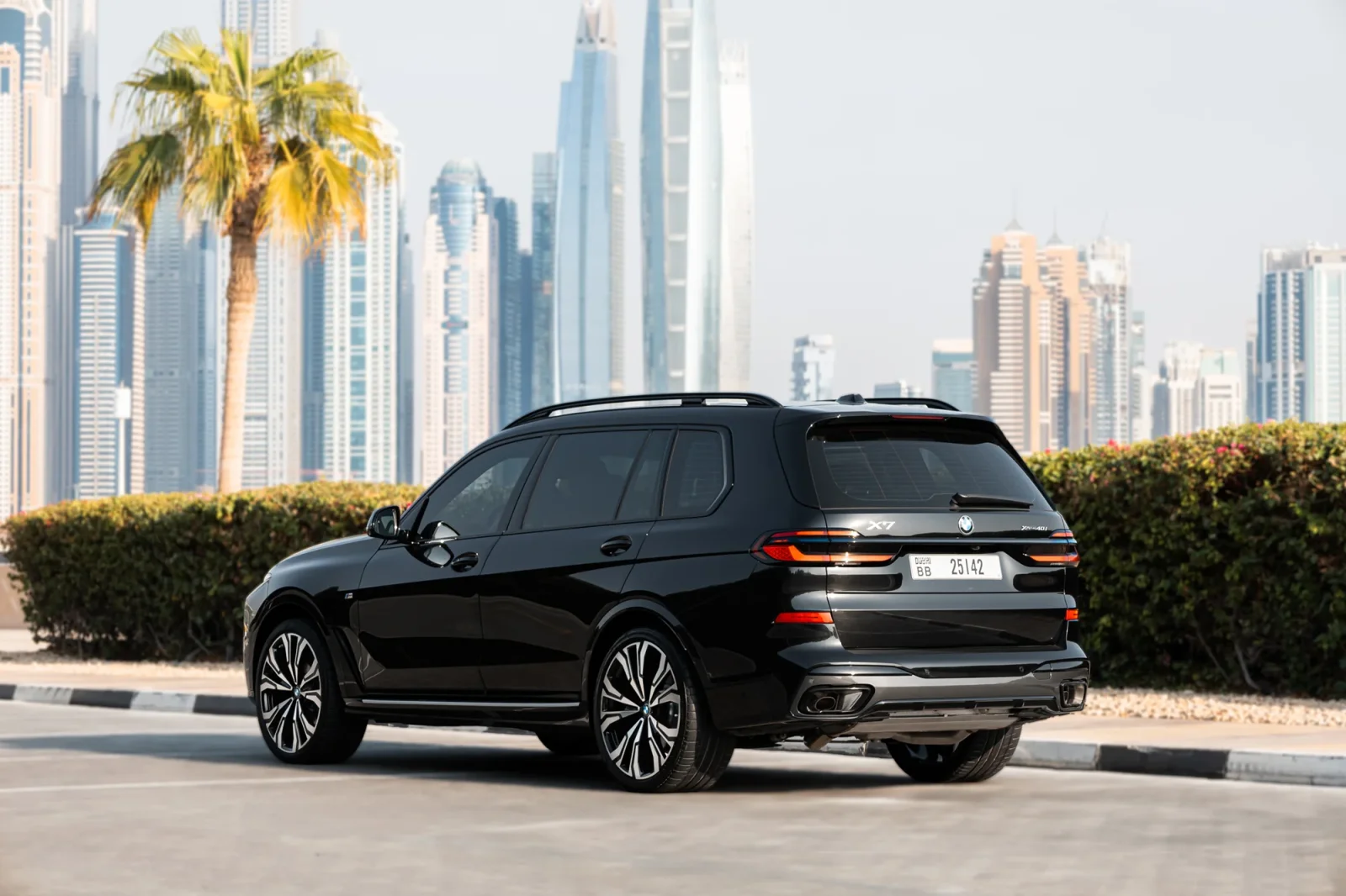 Miete BMW X7  Schwarz 2024 in der Dubai - 9 