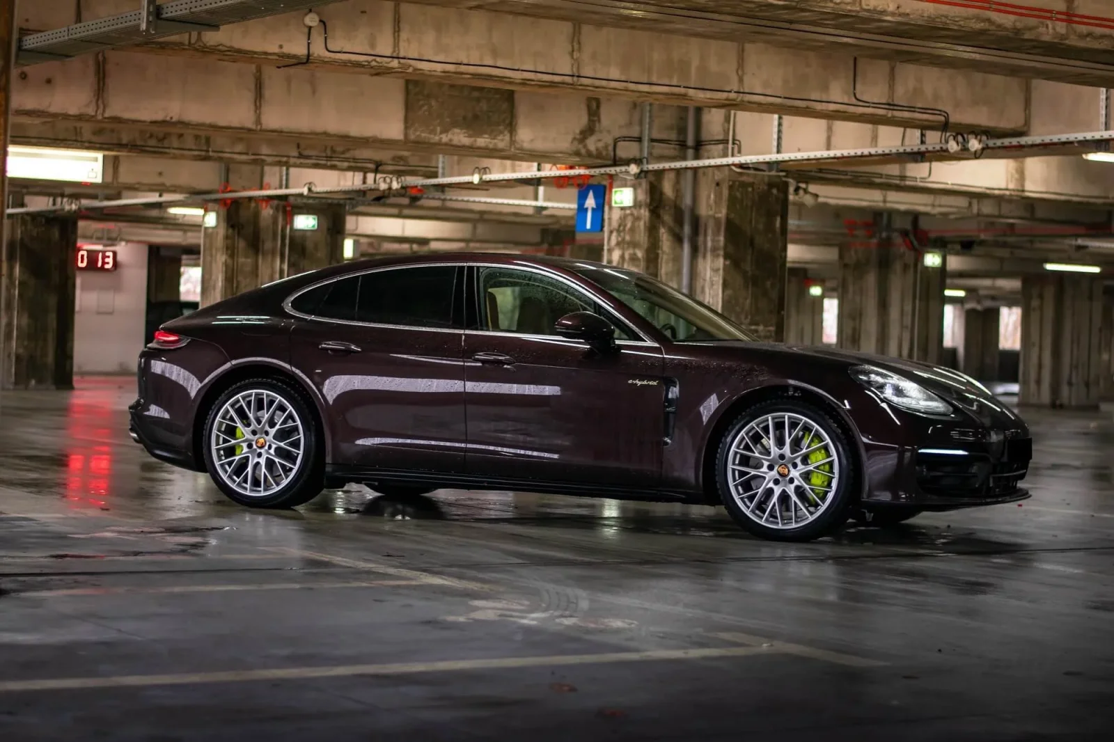 Alquiler Porsche Panamera  Negro 2021 en Dubái