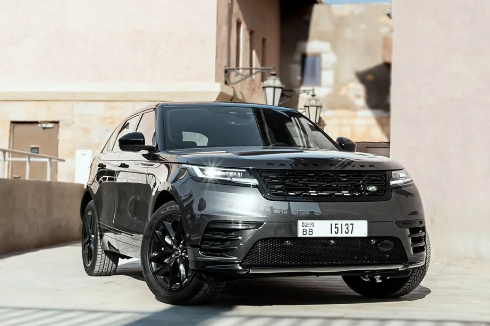 Affitto Land Rover Range Rover Velar  Grigio 2024 in Dubai