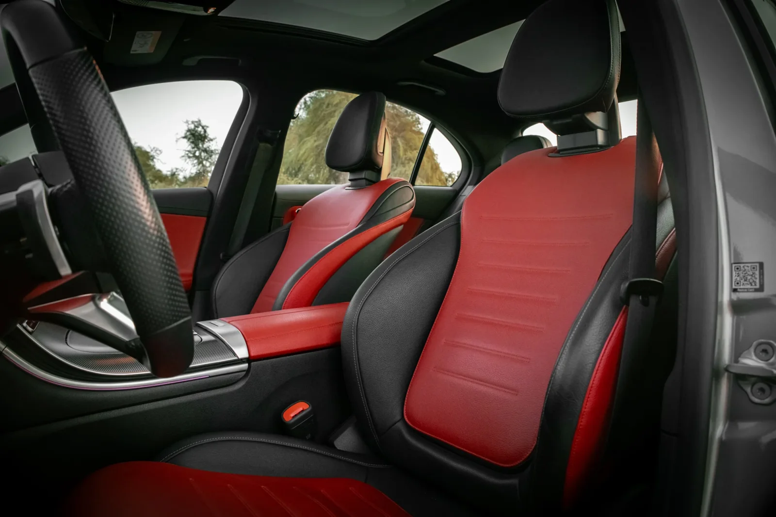 Huren Mercedes-Benz C-Class C200 Zilver 2022 in Dubai - 4 