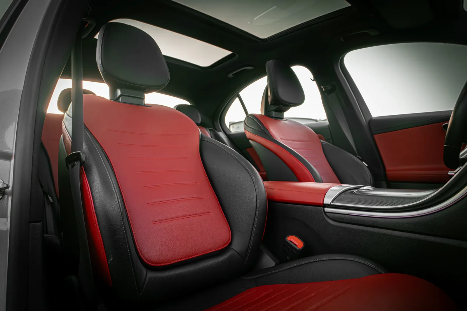 Huren Mercedes-Benz C-Class C200 Zilver 2022 in Dubai - 5 