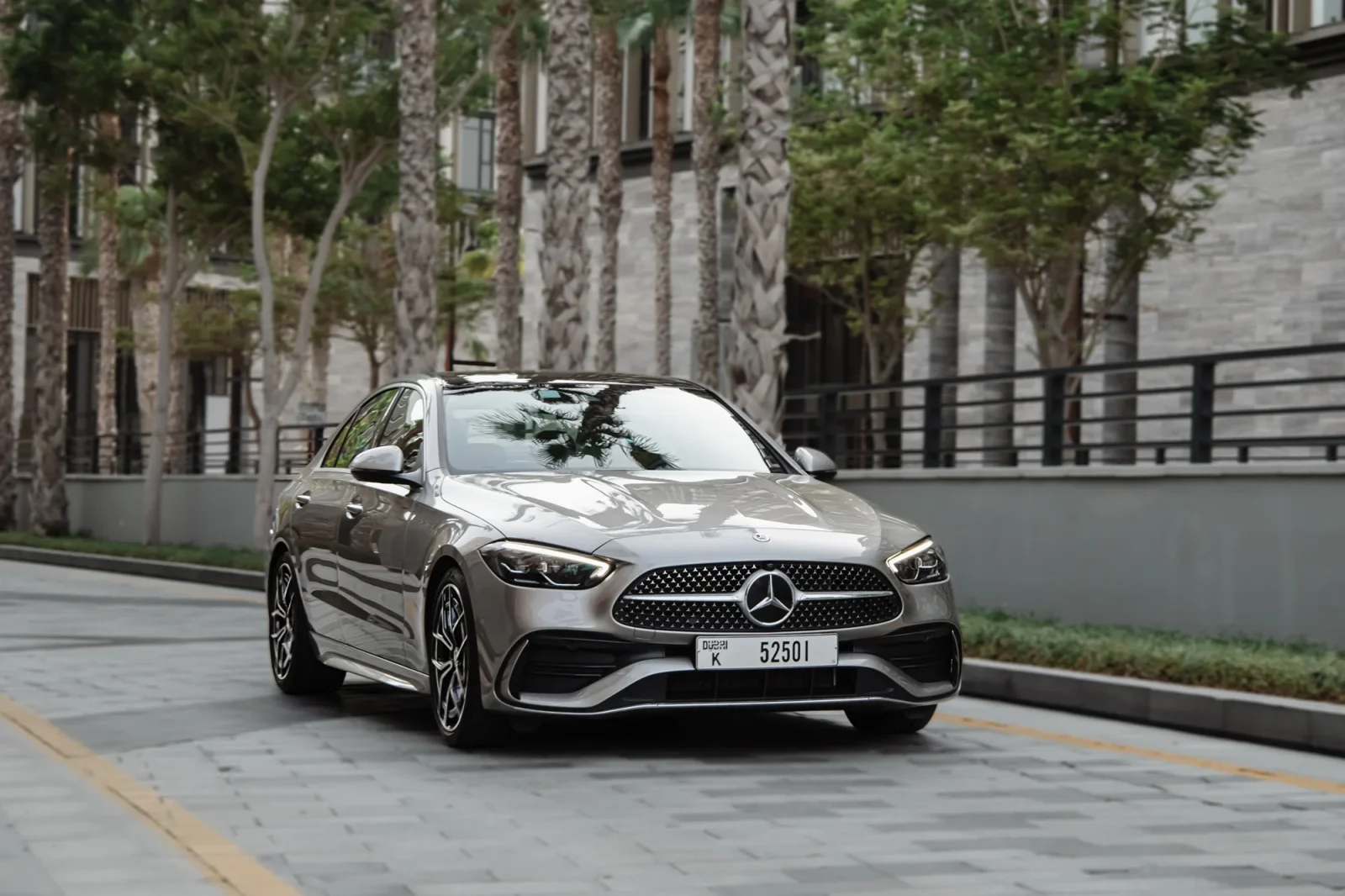 Huren Mercedes-Benz C-Class C200 Zilver 2022 in Dubai - 7 