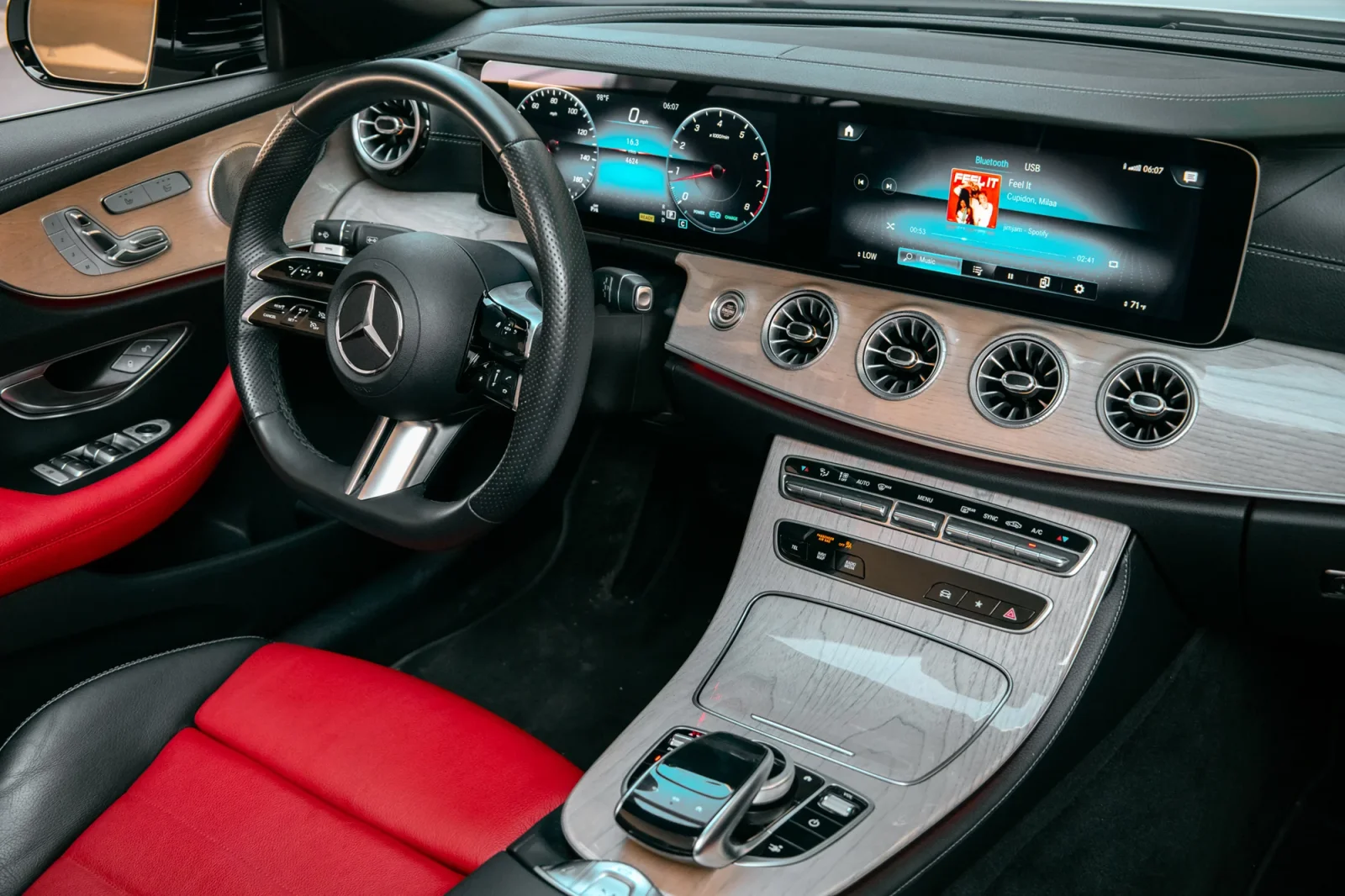 Rent Mercedes-Benz E-Class E450 White 2023 in Dubai - 3 