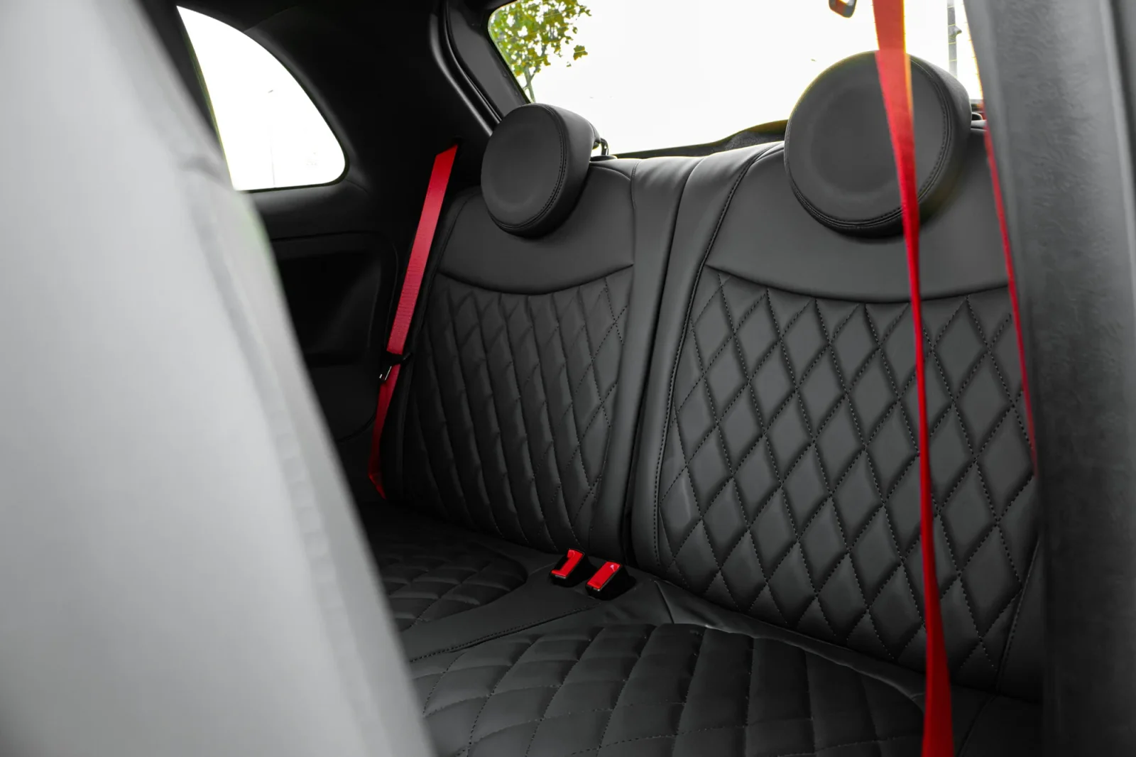 Miete Abarth 695 Turismo Grau 2023 in der Dubai - 5 