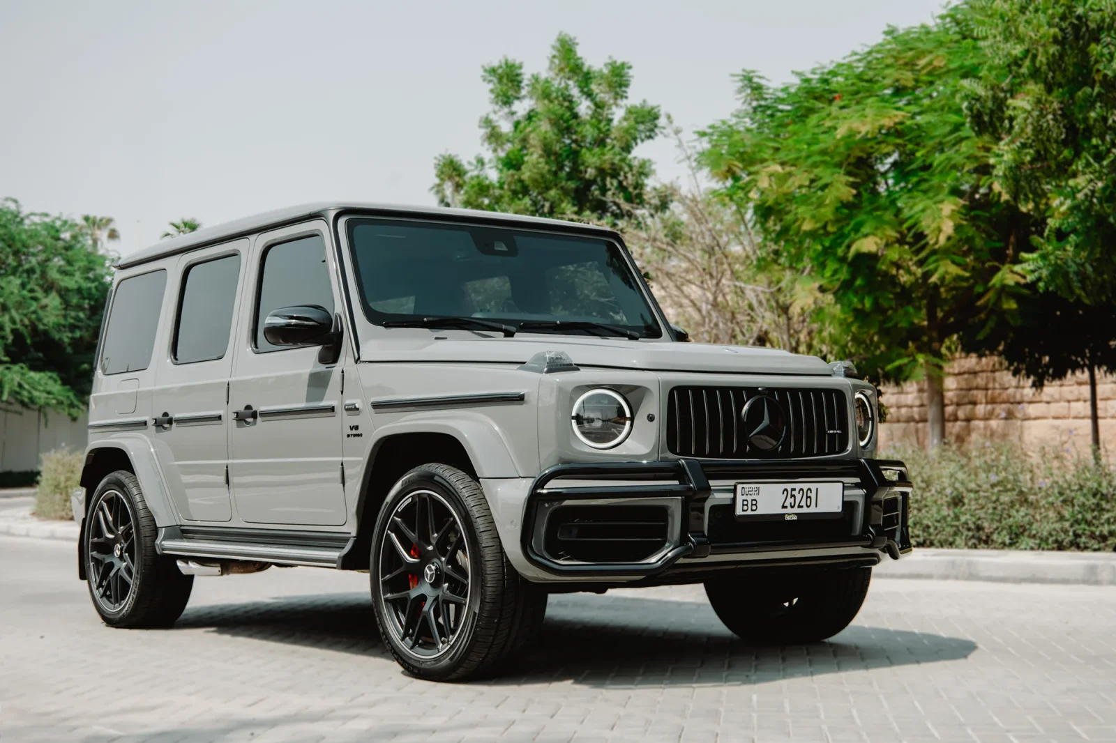 Huren Mercedes-Benz G-Class  Grijs 2022 in Dubai - 6 