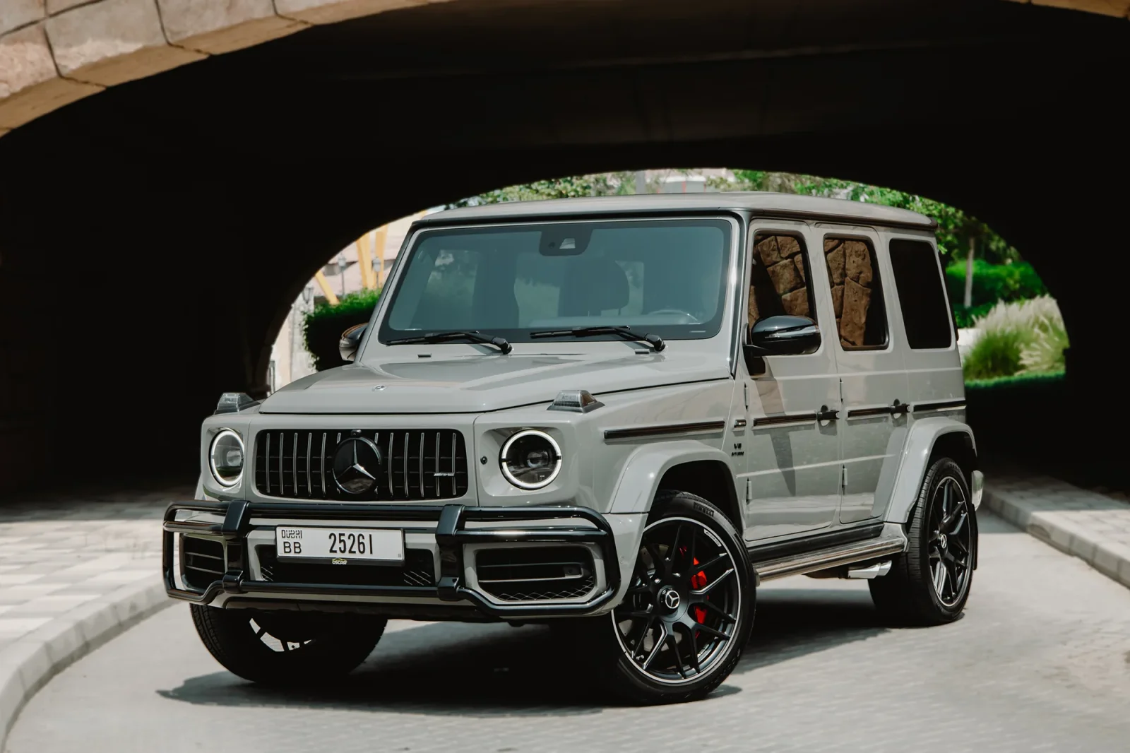 Huren Mercedes-Benz G-Class  Grijs 2022 in Dubai - 2 
