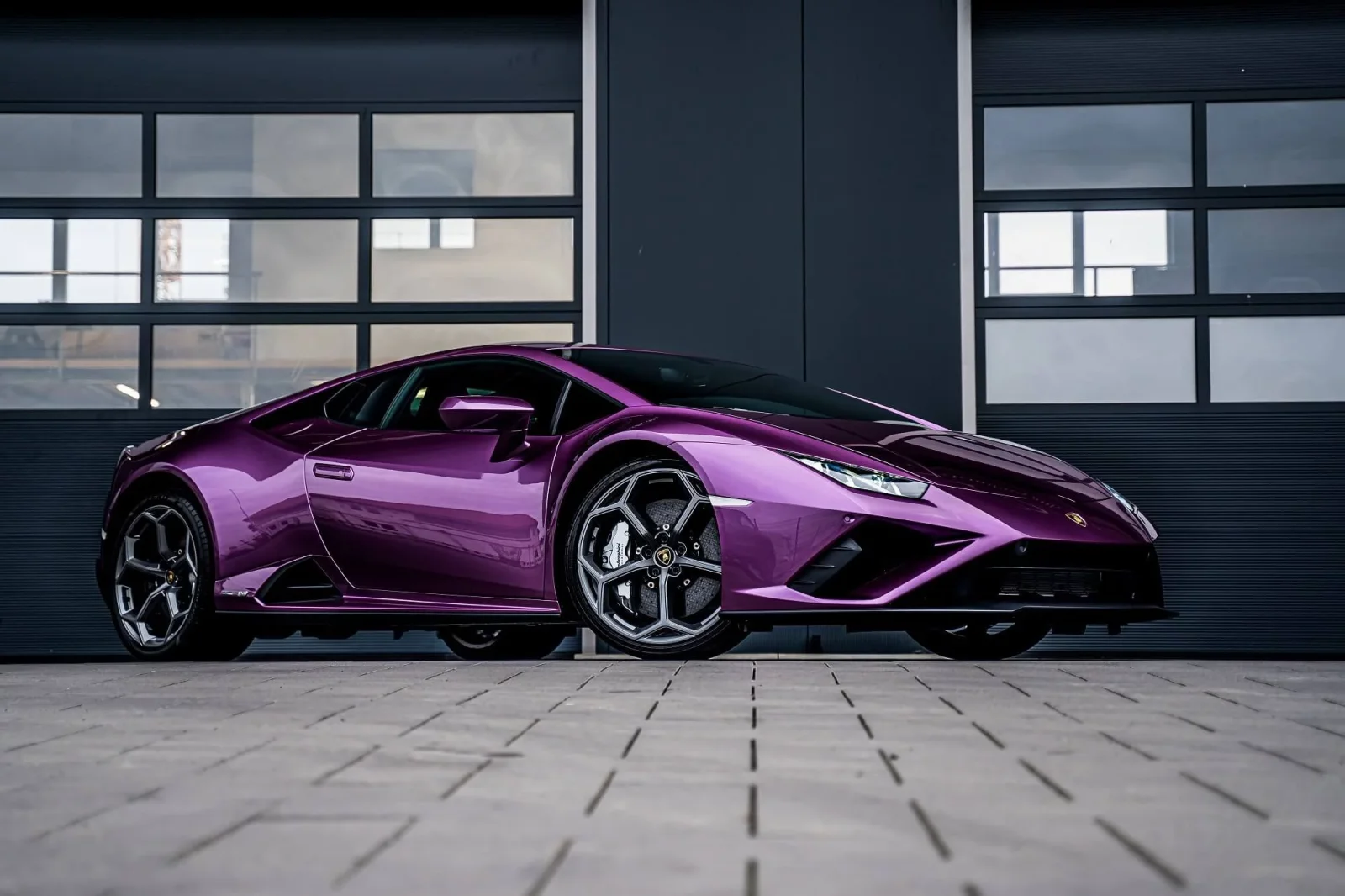 Kiralık Lamborghini Huracan Evo Mor 2022 içinde Dubai