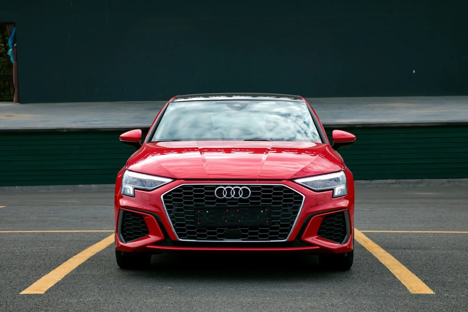 Miete Audi A3  Rot 2020 in der Dubai - 4 