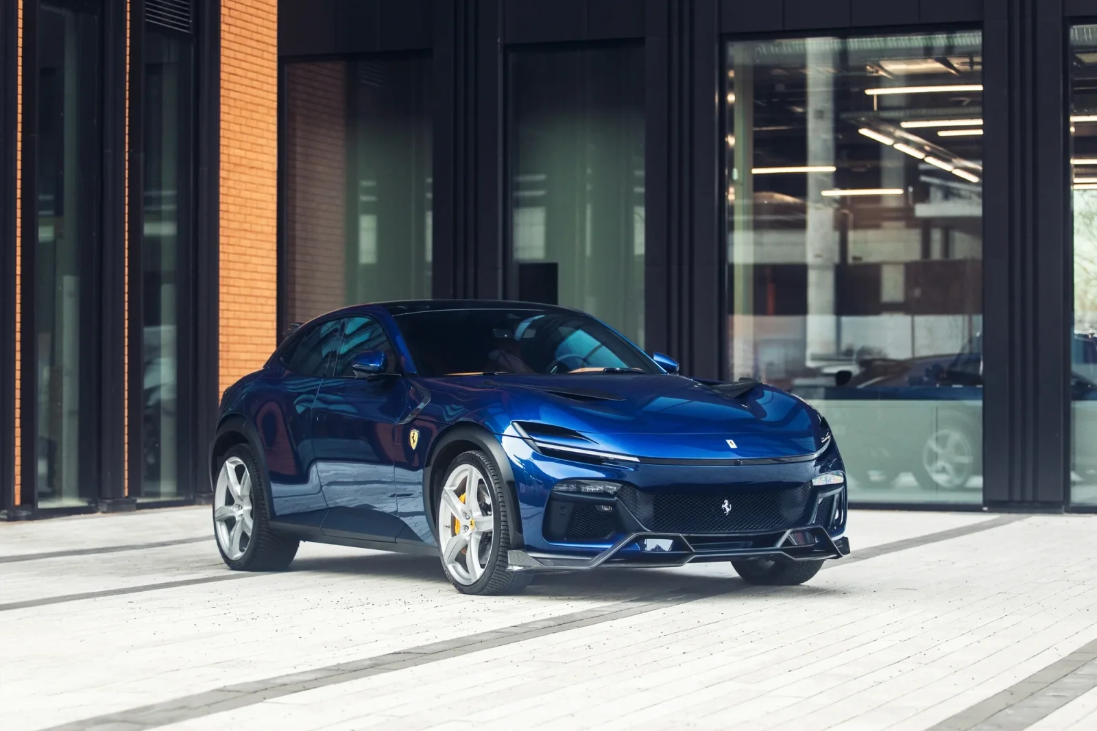 Alquiler Ferrari Purosangue  Azul 2024 en Dubái