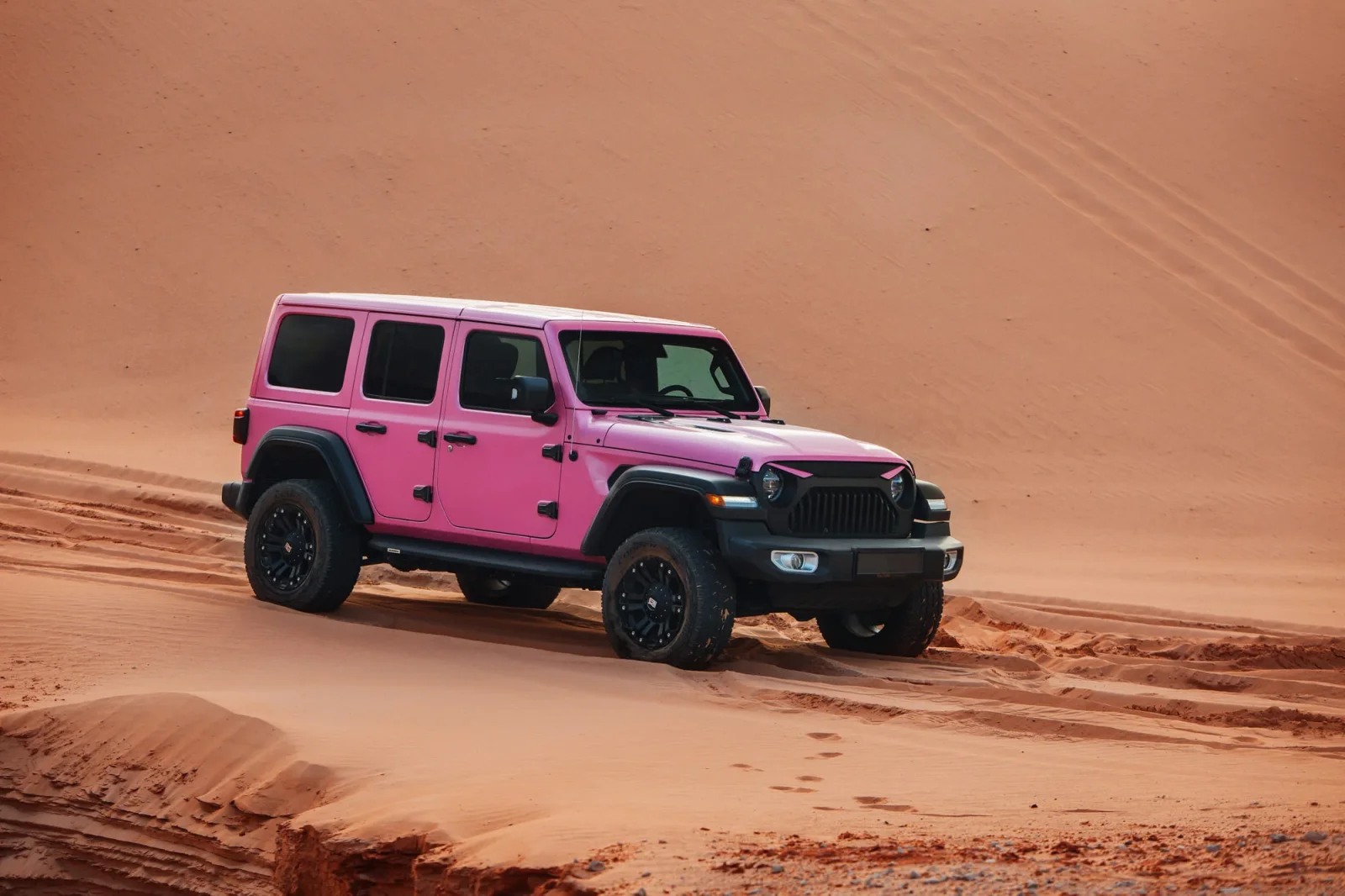 Alquiler Jeep Wrangler  Rosa 2021 en Dubái