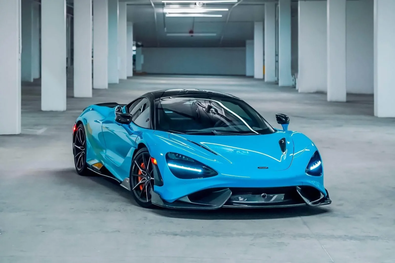 Miete McLaren 765LT  Blau 2021 in der Dubai - 1 