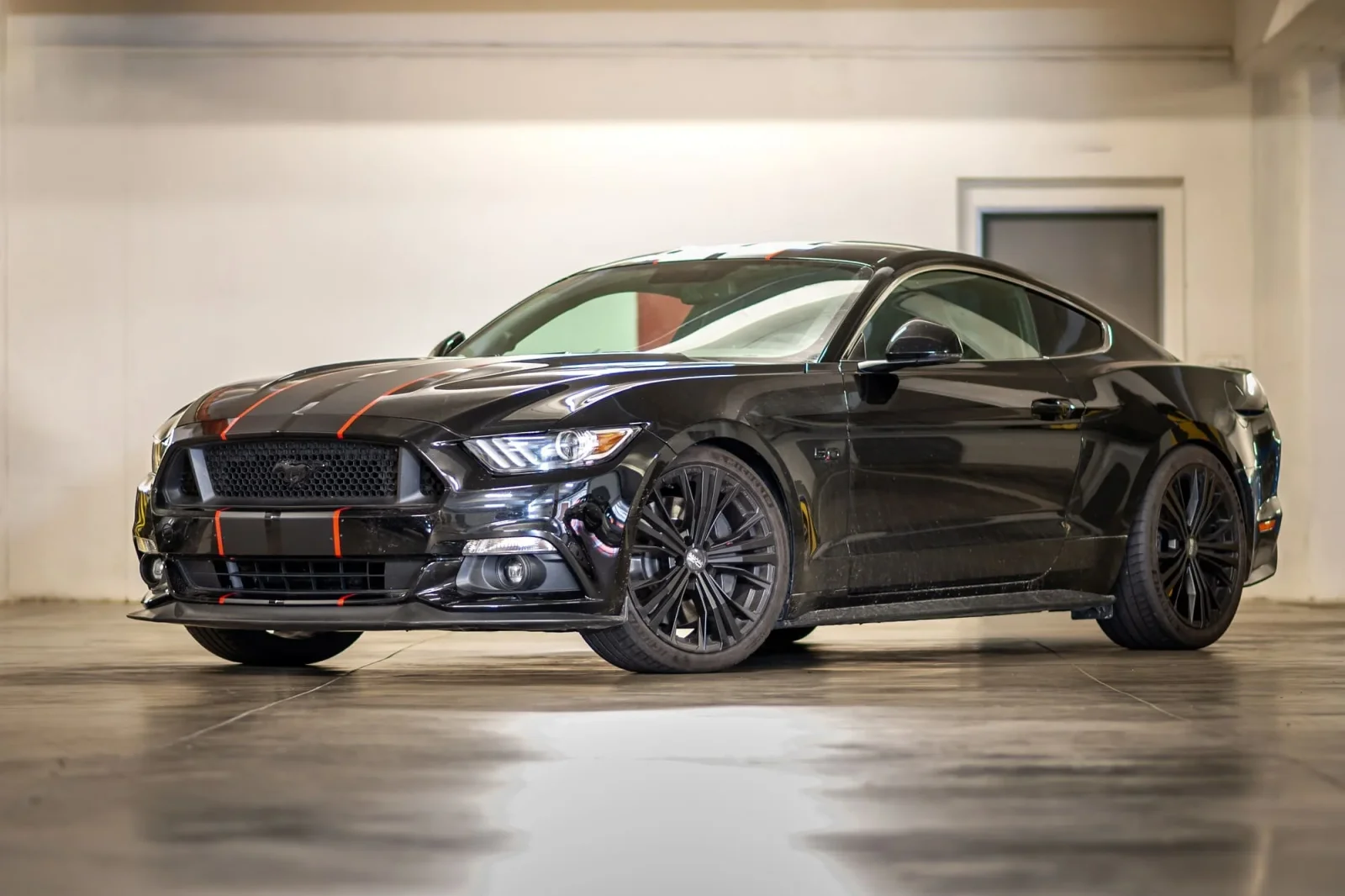 Affitto Ford Mustang  Nero 2022 in Dubai