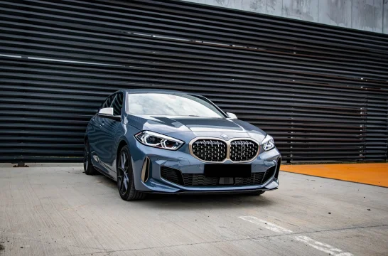 BMW M1 135i xDrive Azul 2024