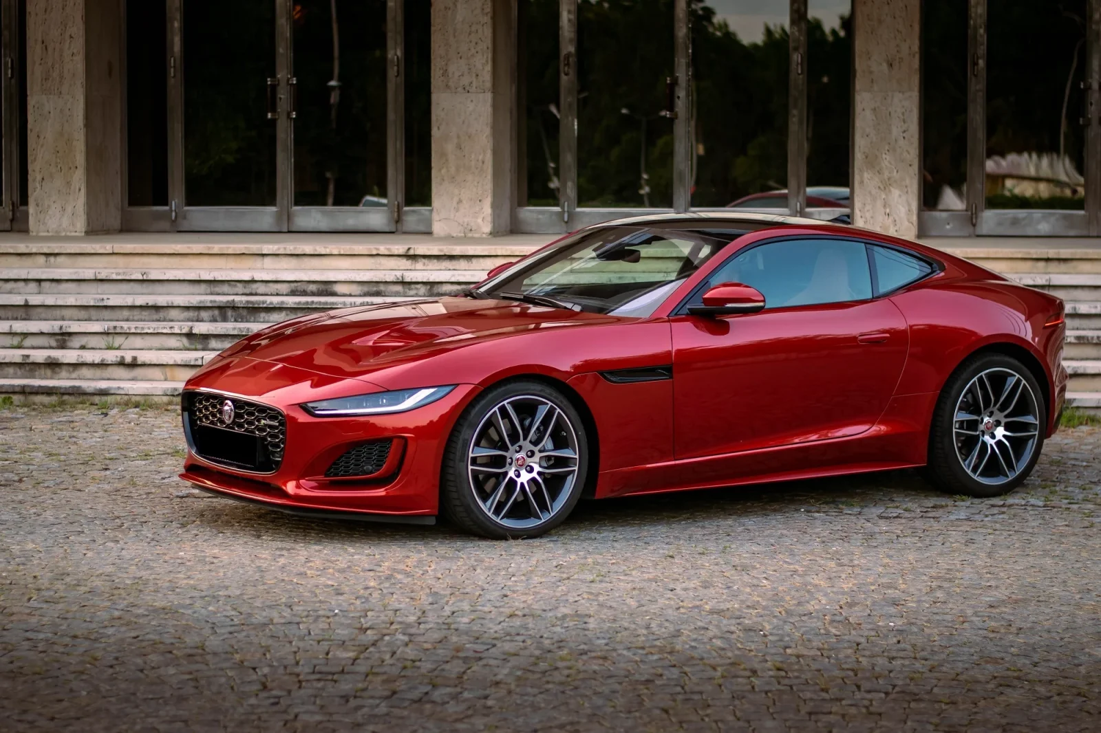 Kiralık Jaguar F-Type  Kırmızı 2023 içinde Dubai