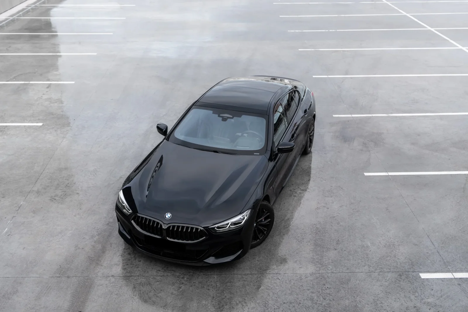 Huren BMW 8-Series 850i M Performancе  Zwart 2023 in Dubai - 4 