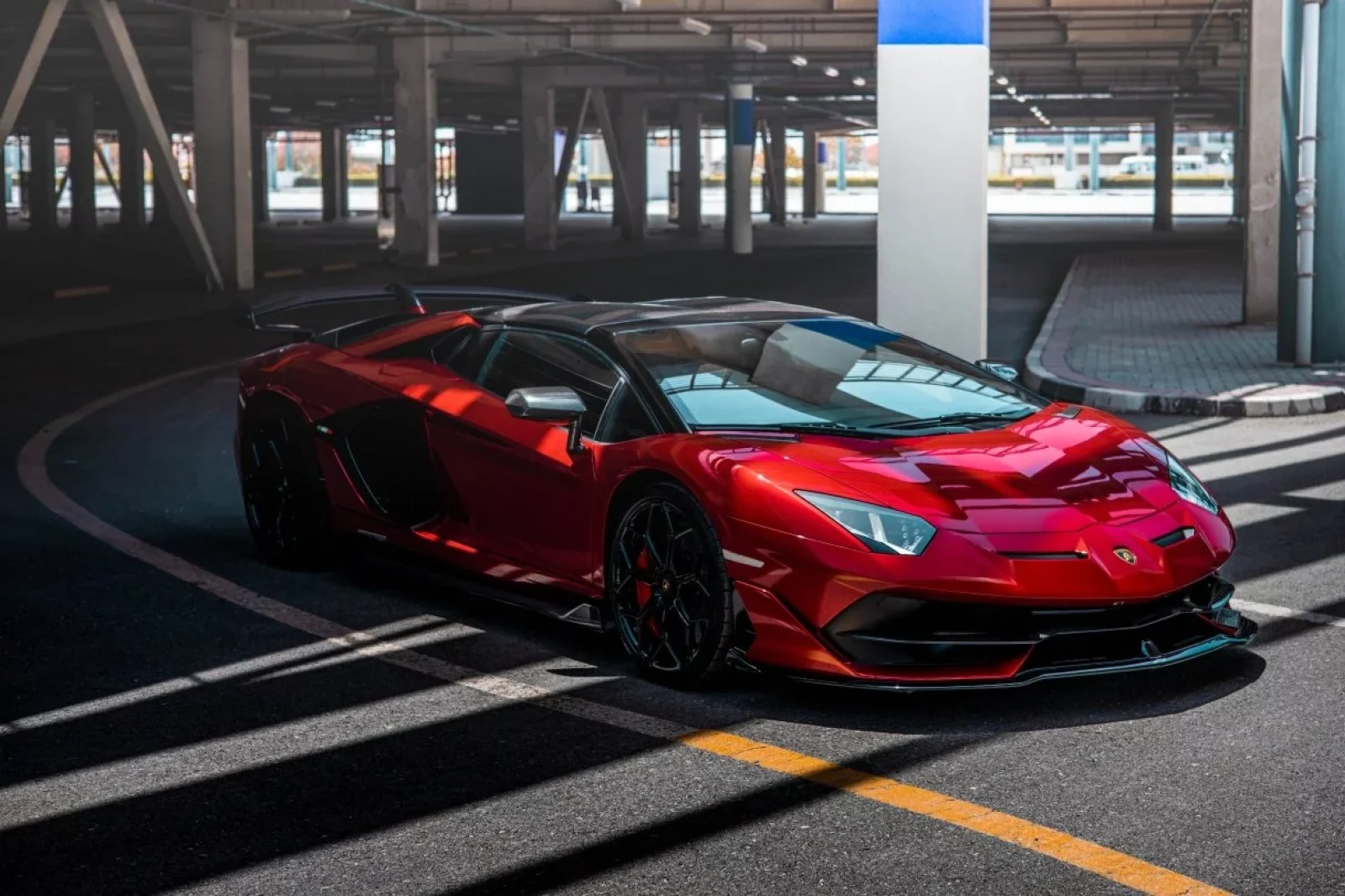 Loyer Lamborghini Aventador SVJ Roadster Rouge 2021 en Dubai