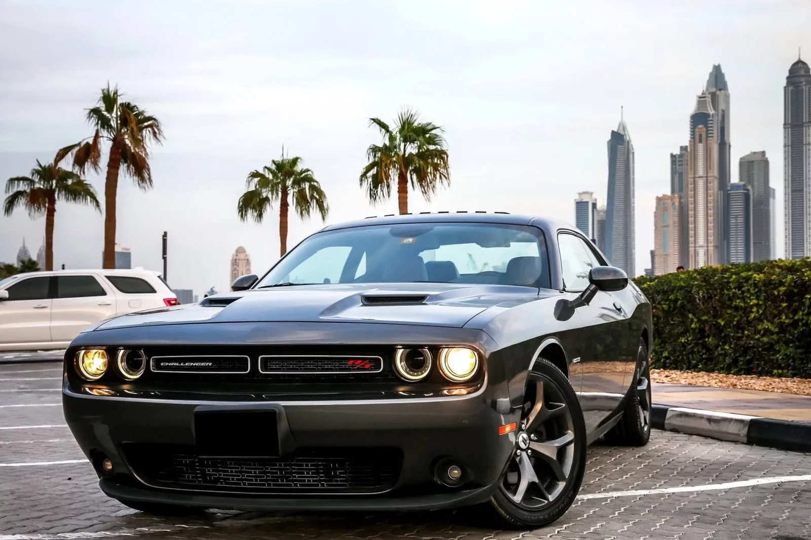 Alquiler Dodge Challenger SRT Gris 2020 en Dubái