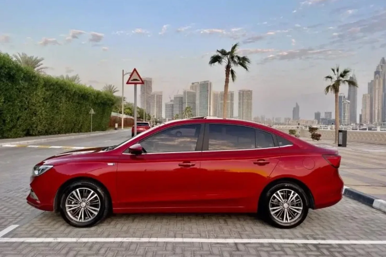 Аренда MG 5 Full Option Красный 2024 в Дубае - 2 