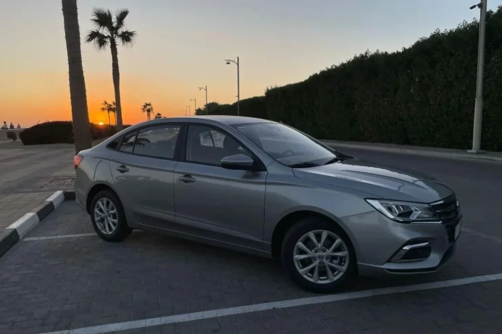 Alquiler MG 5 Basic Option Gris 2024 en Dubái - 2 