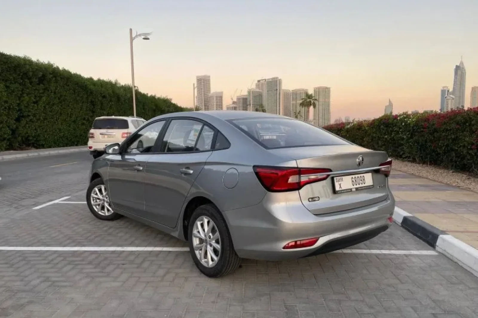 Alquiler MG 5 Basic Option Gris 2024 en Dubái - 5 