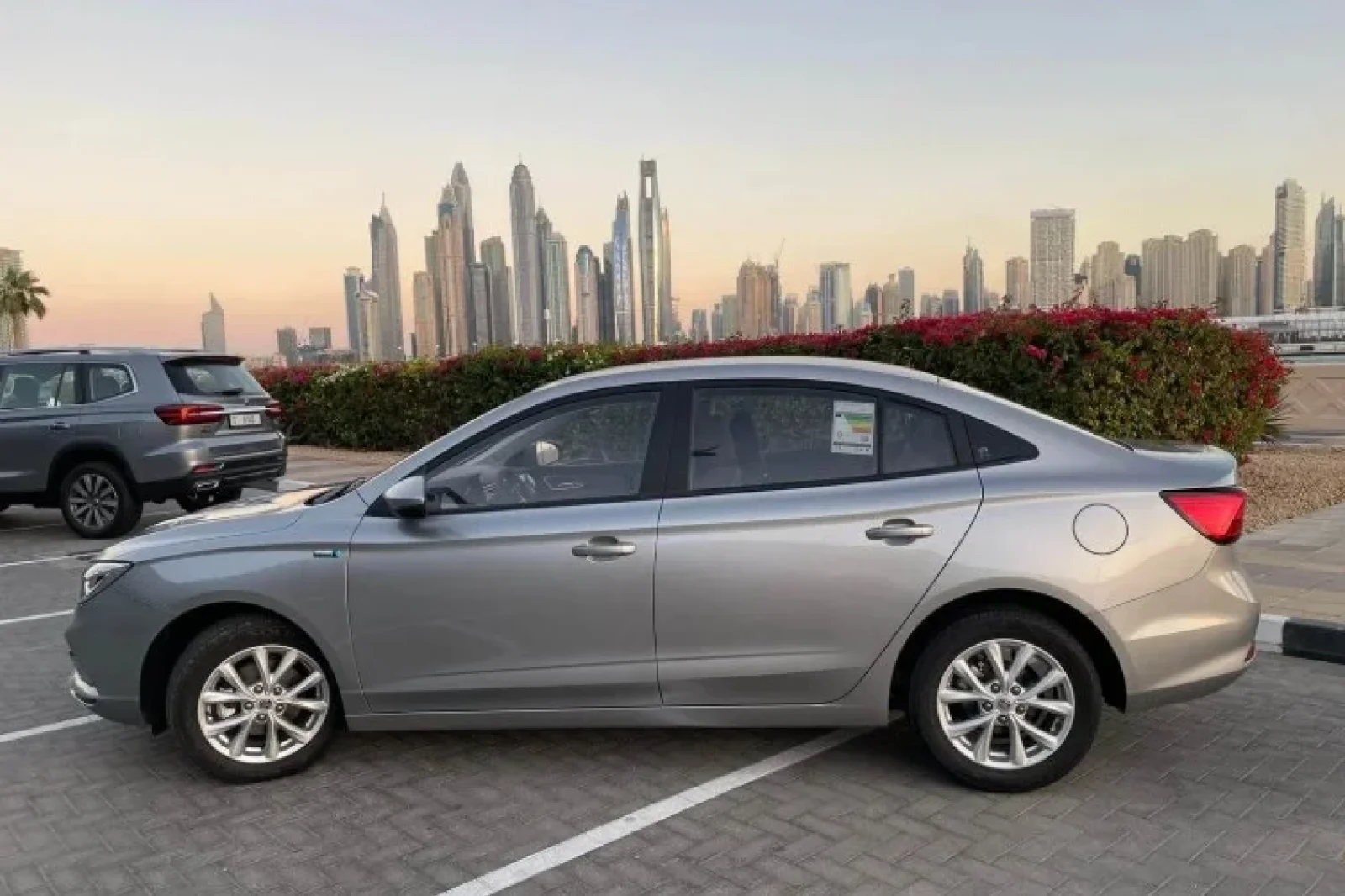 Alquiler MG 5 Basic Option Gris 2024 en Dubái - 8 