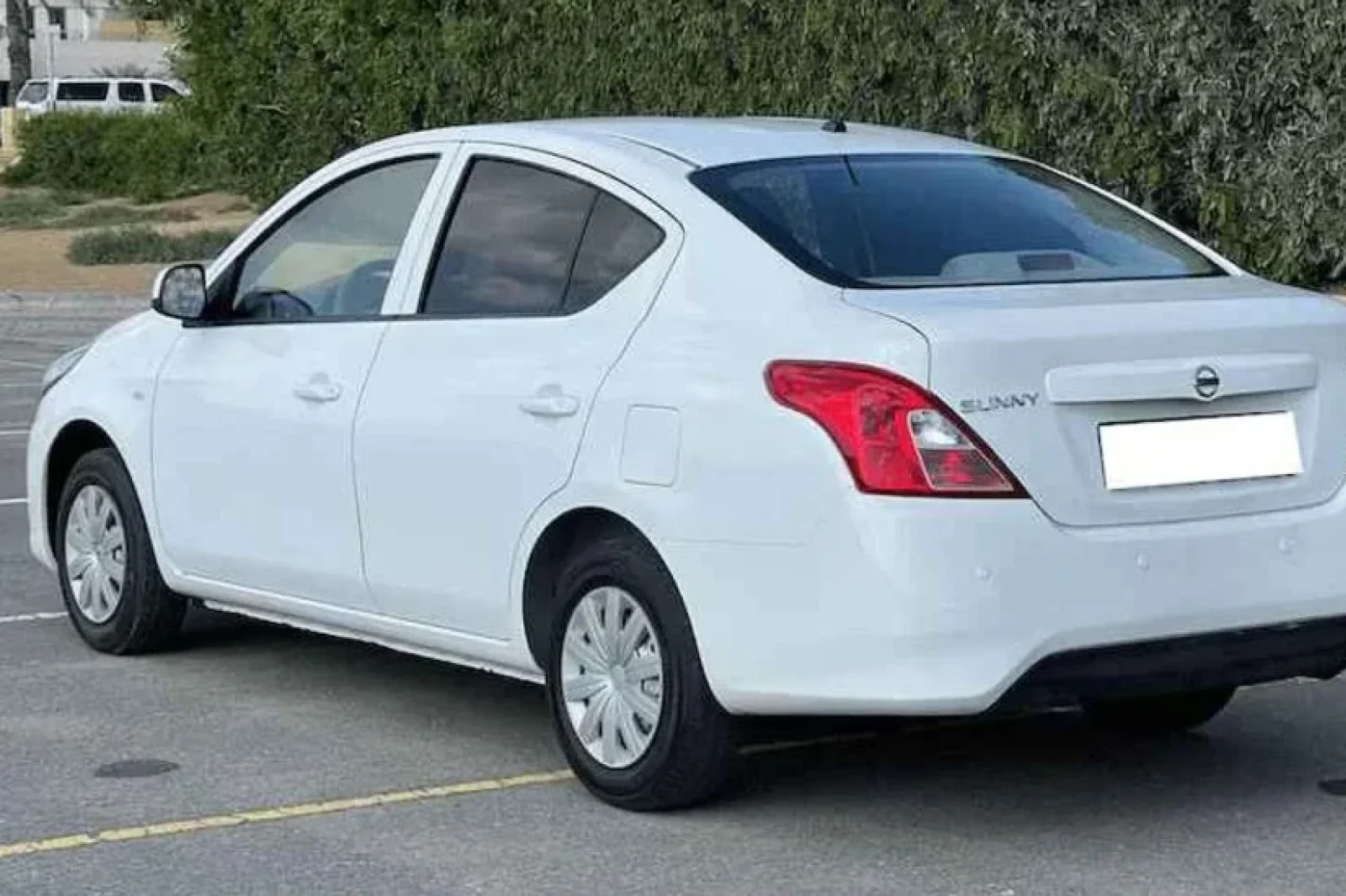 Kiralık Nissan Sunny  Beyaz 2020 içinde Dubai - 2 