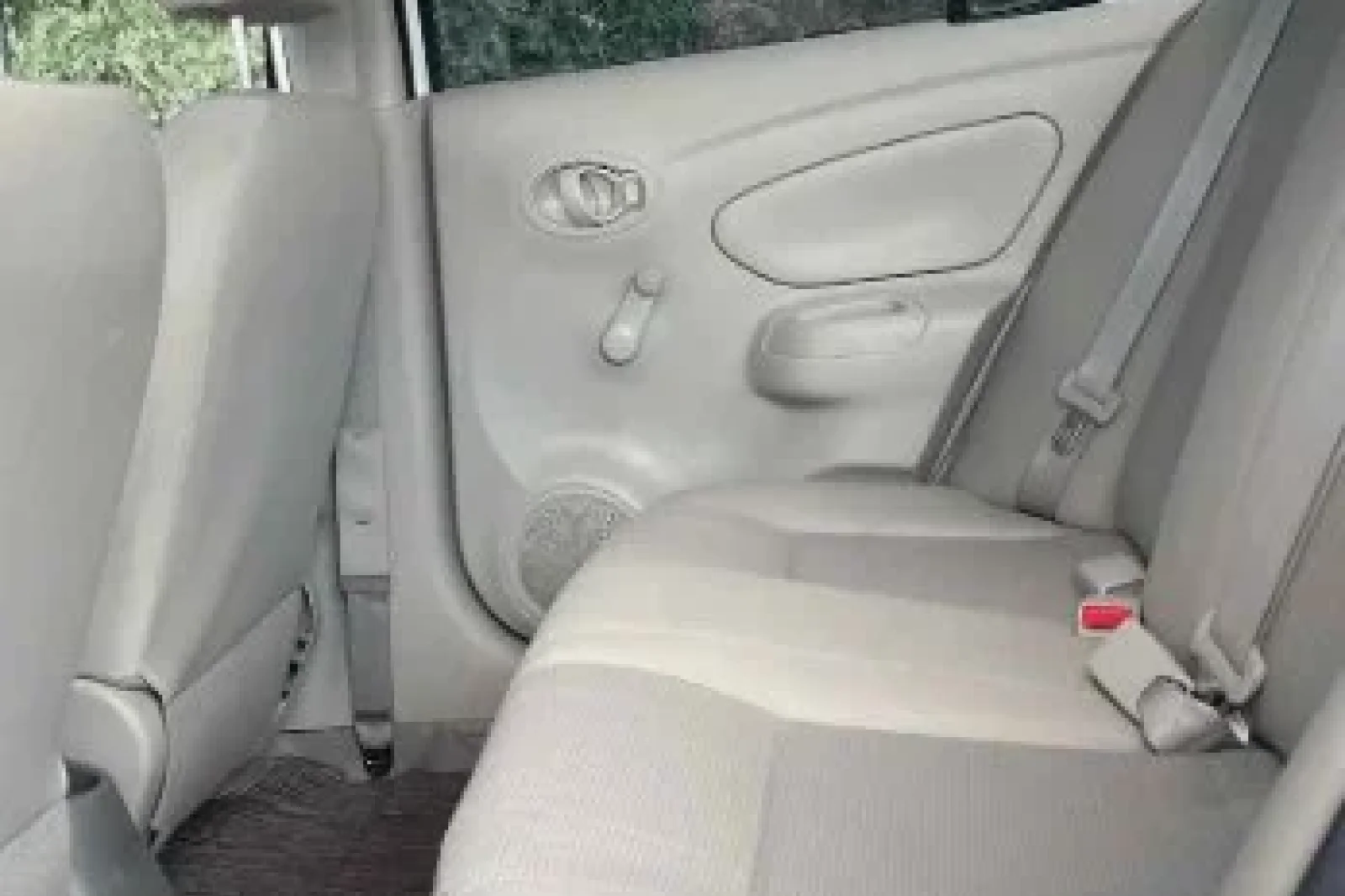 Kiralık Nissan Sunny  Beyaz 2020 içinde Dubai - 4 