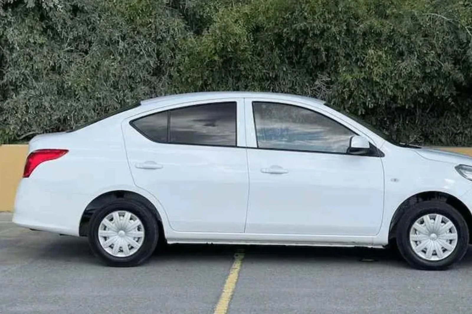 Kiralık Nissan Sunny  Beyaz 2020 içinde Dubai - 6 