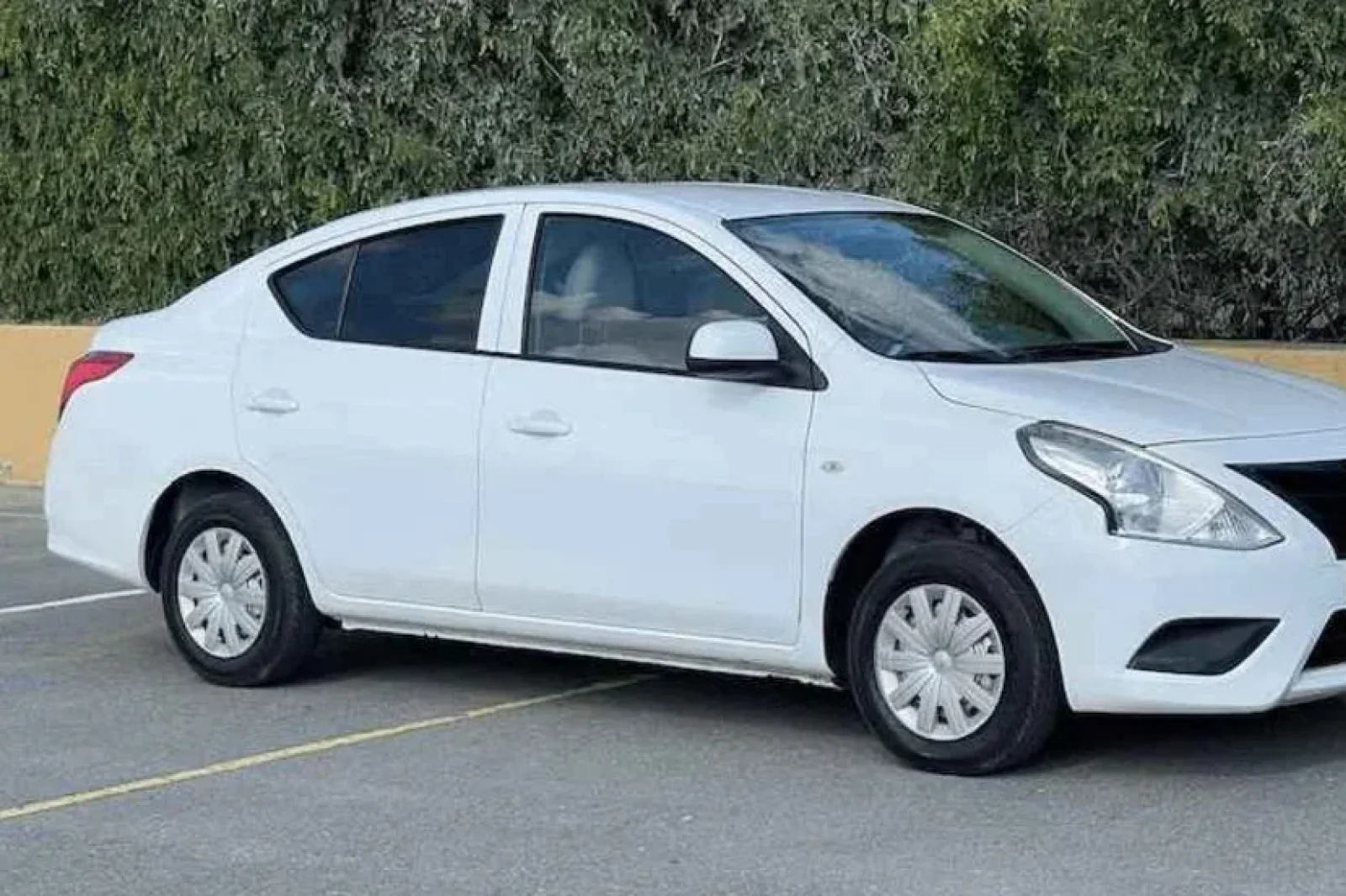 Kiralık Nissan Sunny  Beyaz 2020 içinde Dubai - 5 