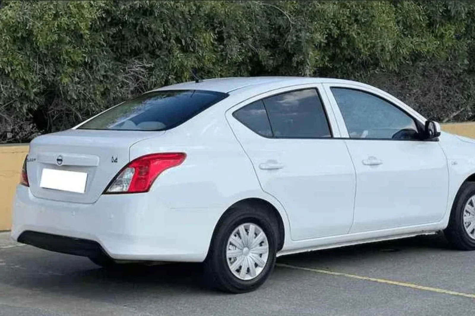 Kiralık Nissan Sunny  Beyaz 2020 içinde Dubai - 7 