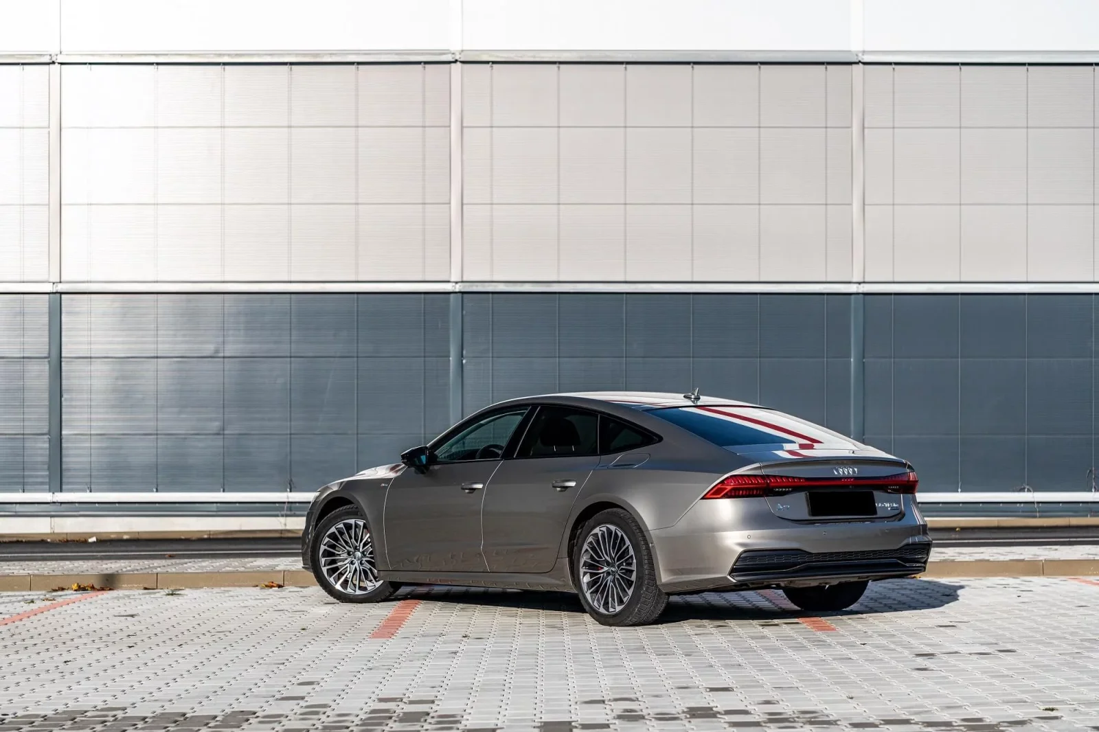 Loyer Audi A7  Beige 2021 en Dubai - 5 