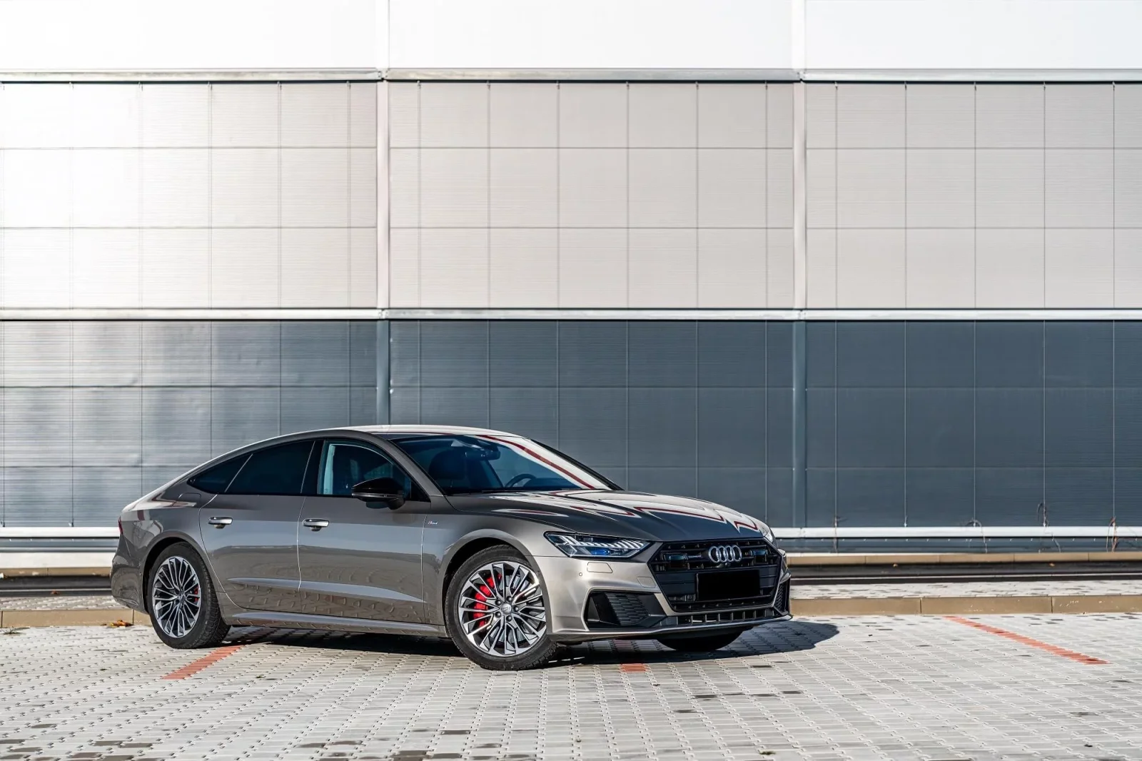 Loyer Audi A7  Beige 2021 en Dubai - 3 