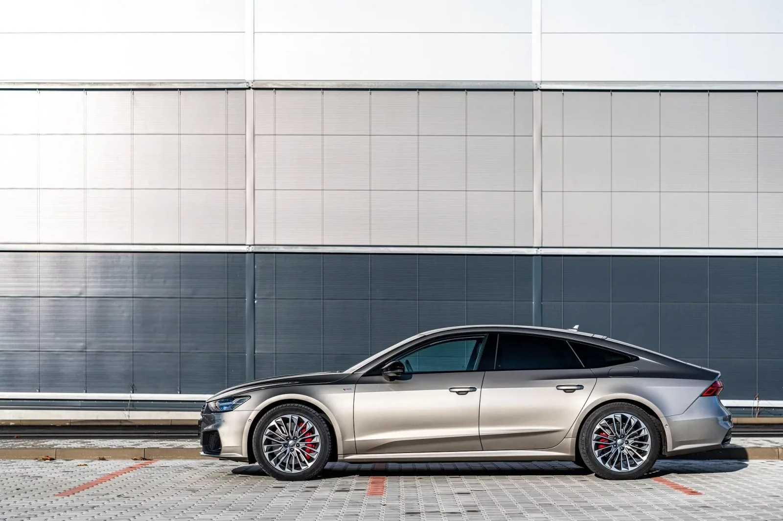 Loyer Audi A7  Beige 2021 en Dubai - 4 