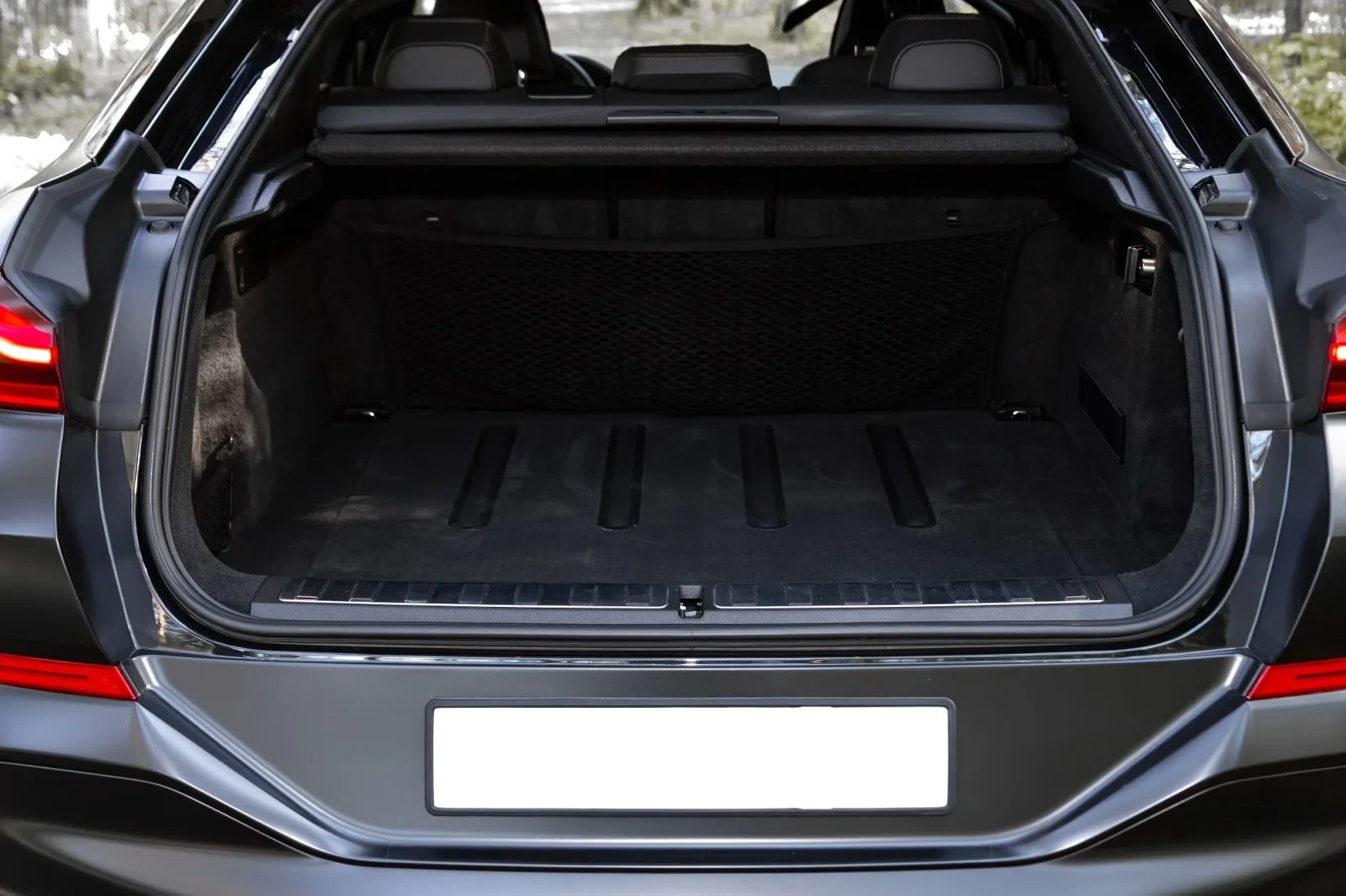 Miete BMW X6M  Schwarz 2023 in der Dubai - 5 