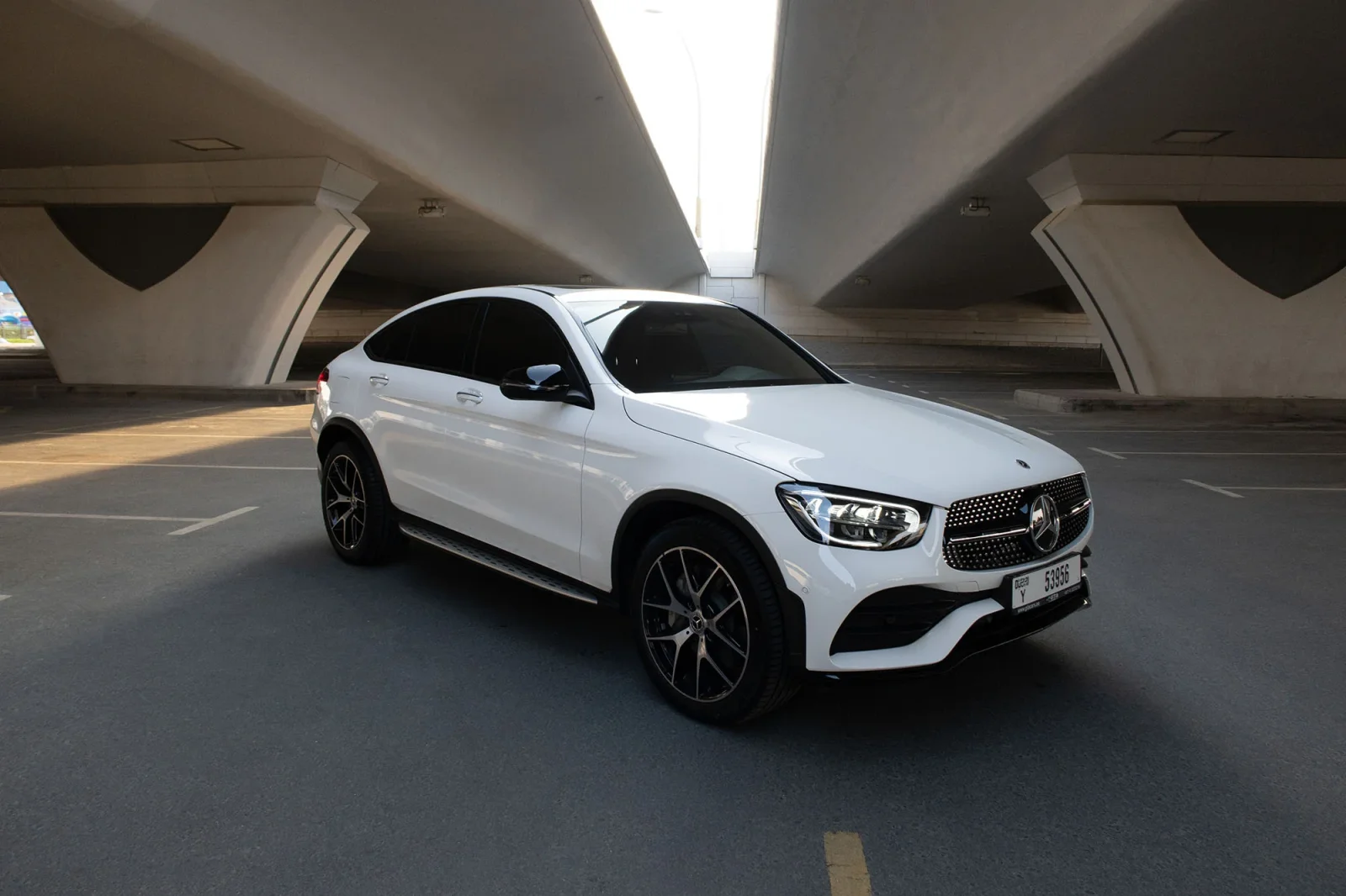 Miete Mercedes-Benz GLC Coupe 200 Weiß 2023 in der Dubai