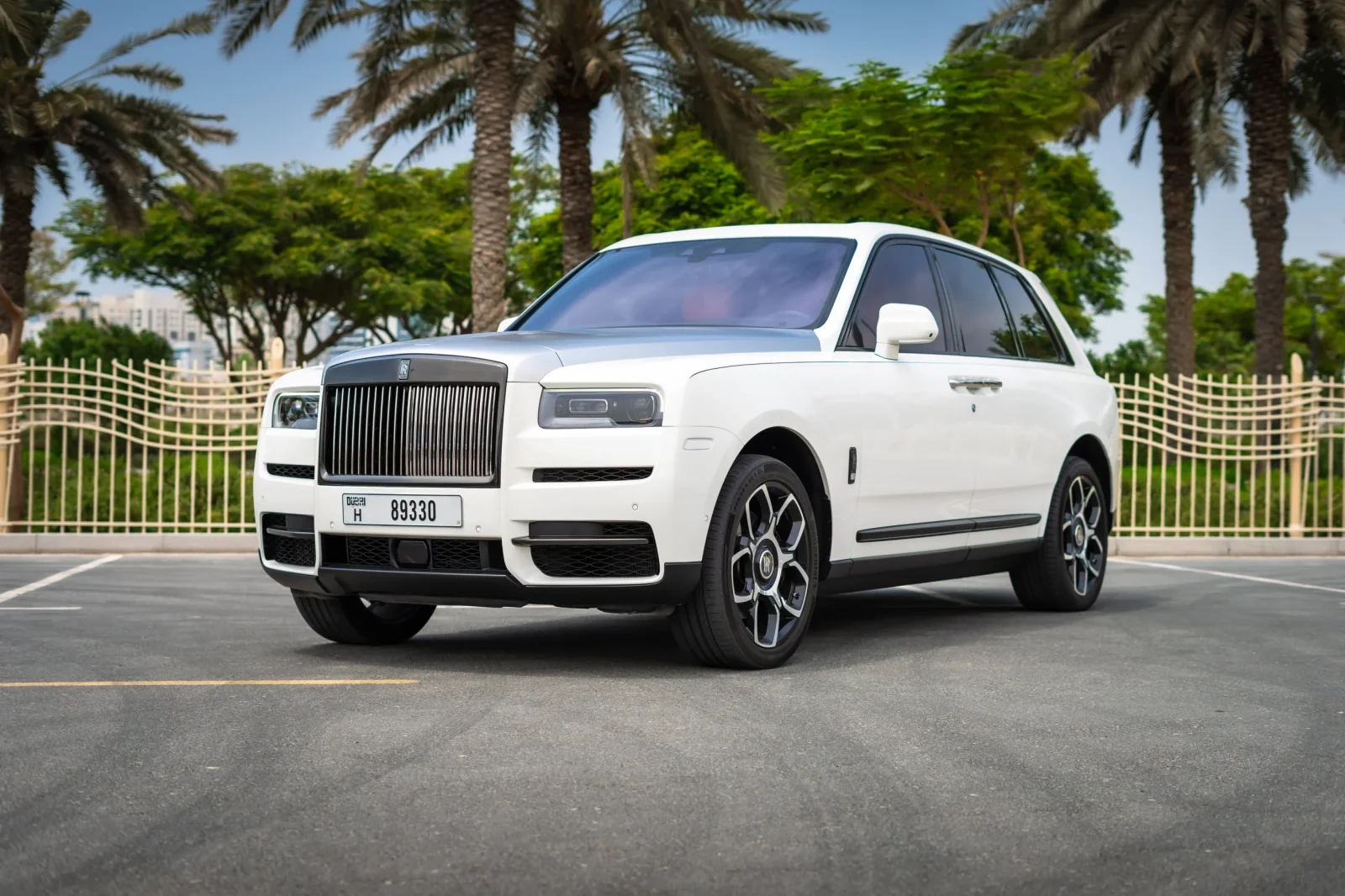 Loyer Rolls-Royce Cullinan Black Badge Blanc 2022 en Dubai