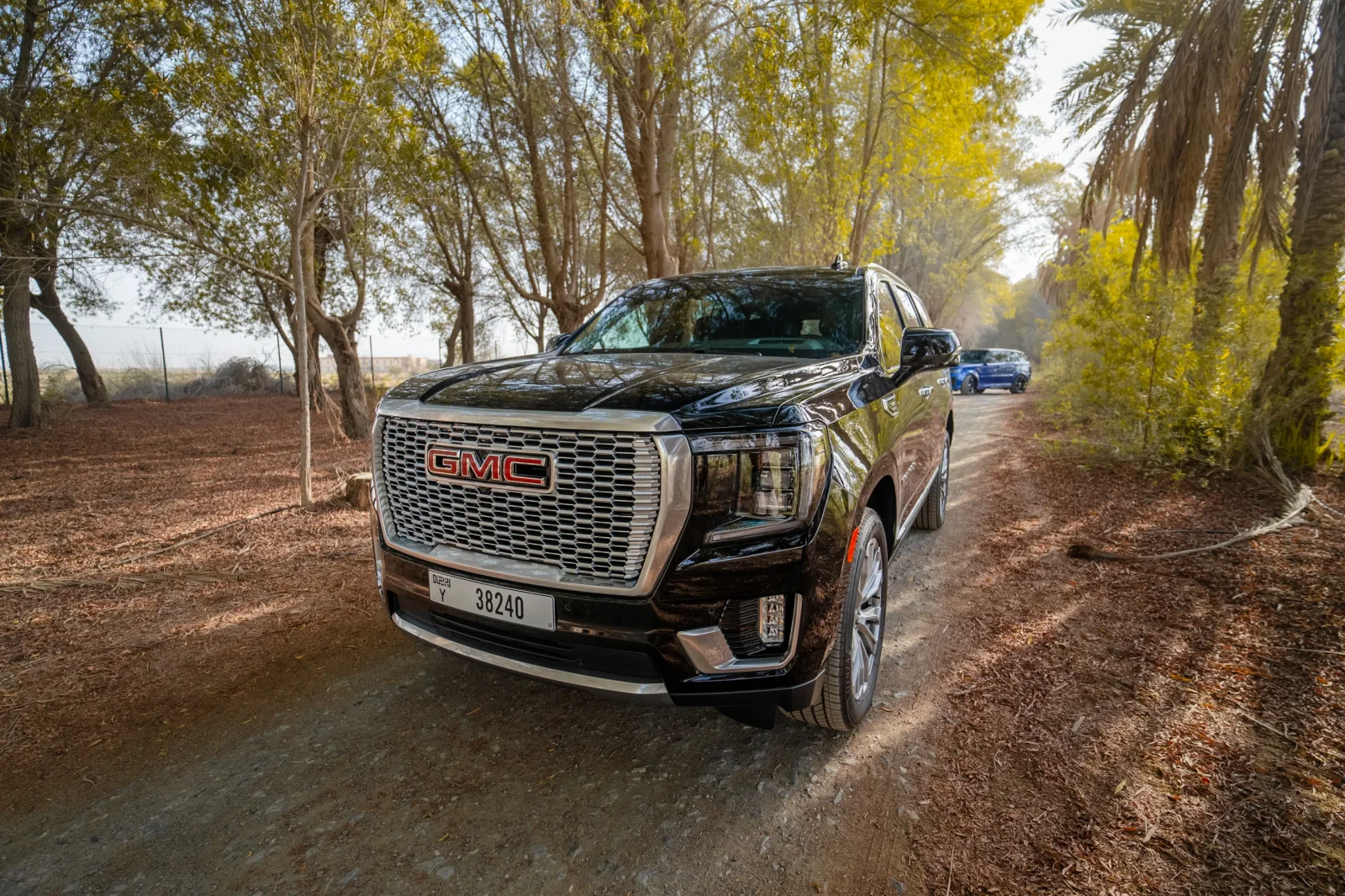 Miete GMC Yukon Denali Schwarz 2022 in der Dubai