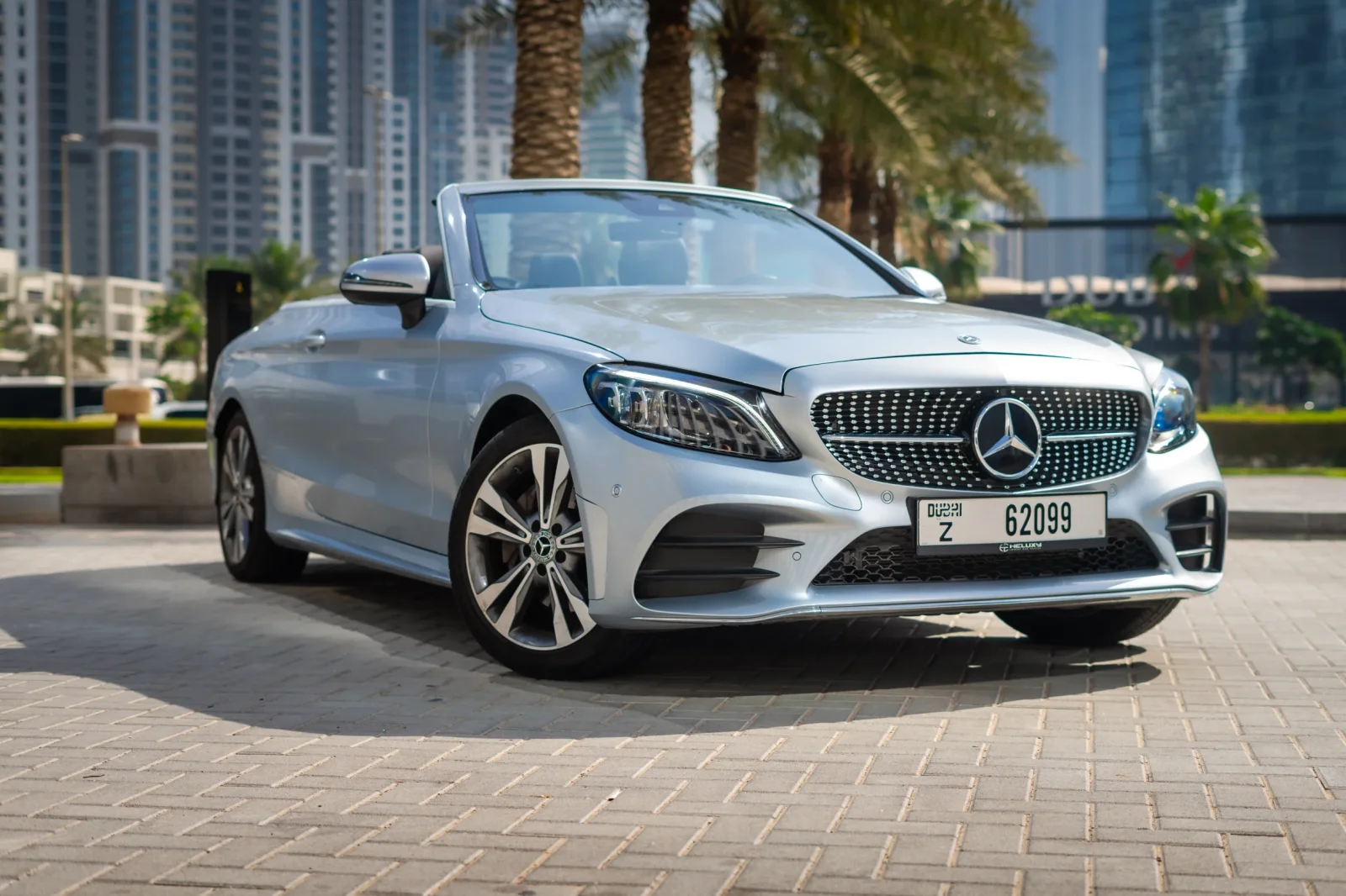 Miete Mercedes-Benz C-Class 200 Grau 2023 in der Dubai